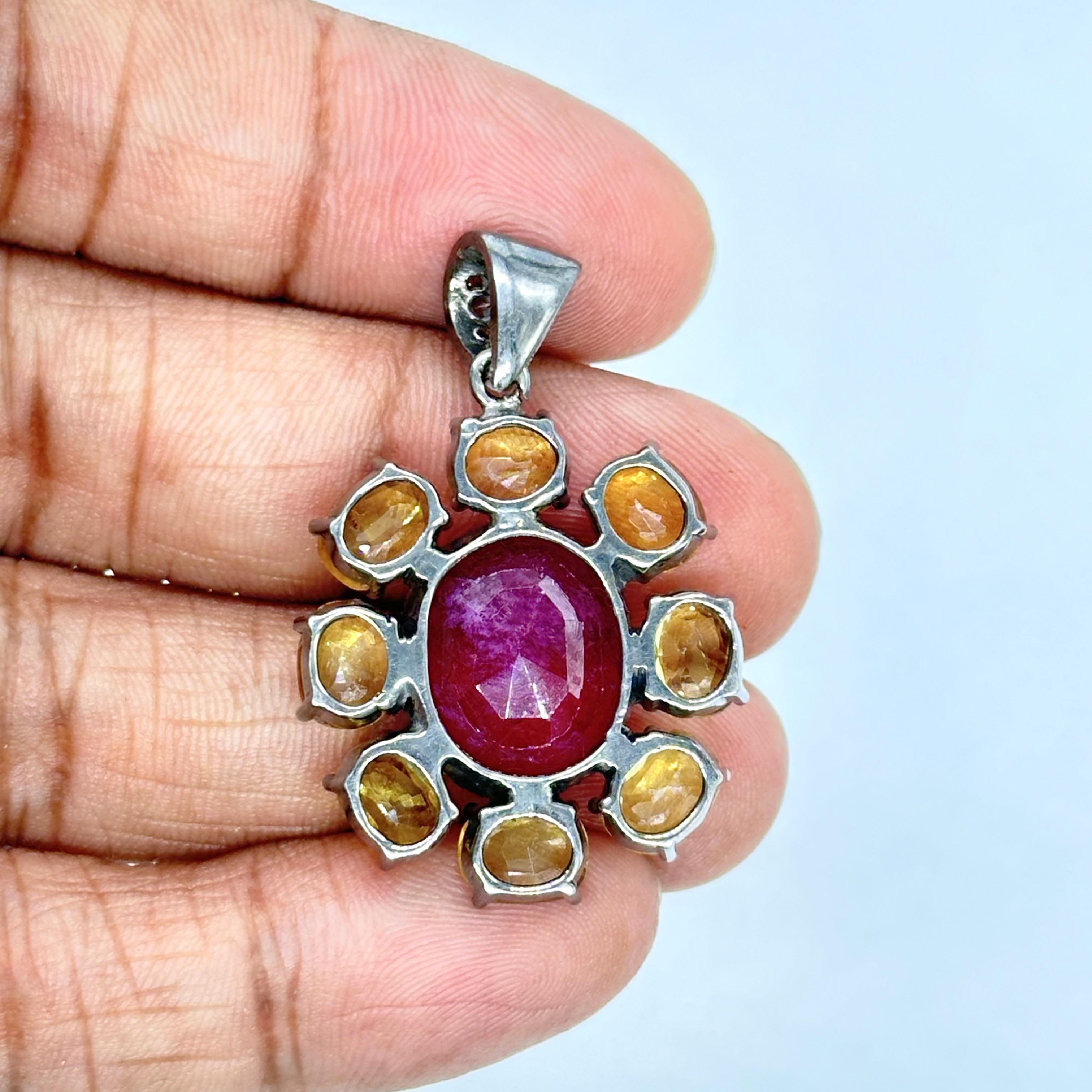 Pendentif fleur rare en argent sterling avec gros rubis, saphir jaune et diamants en vente 5