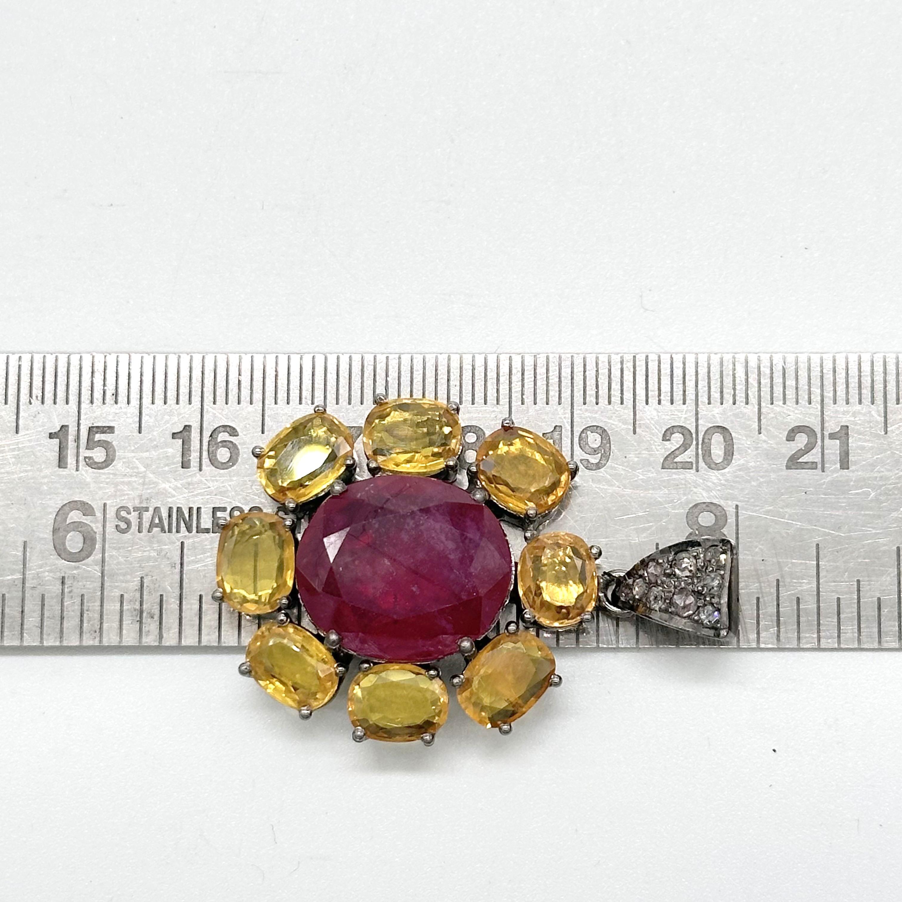 Pendentif fleur rare en argent sterling avec gros rubis, saphir jaune et diamants en vente 7