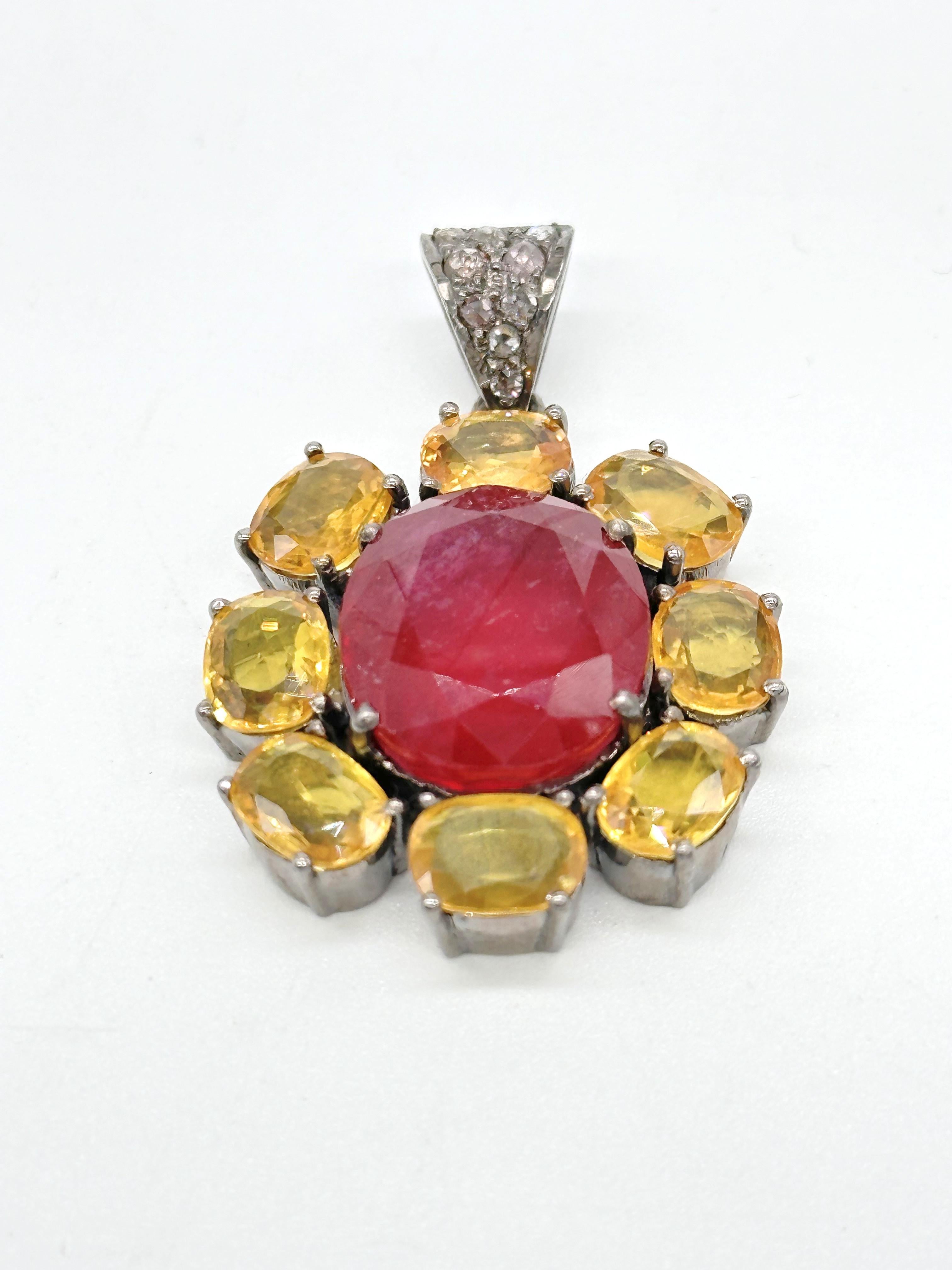Pendentif fleur rare en argent sterling avec gros rubis, saphir jaune et diamants en vente 2