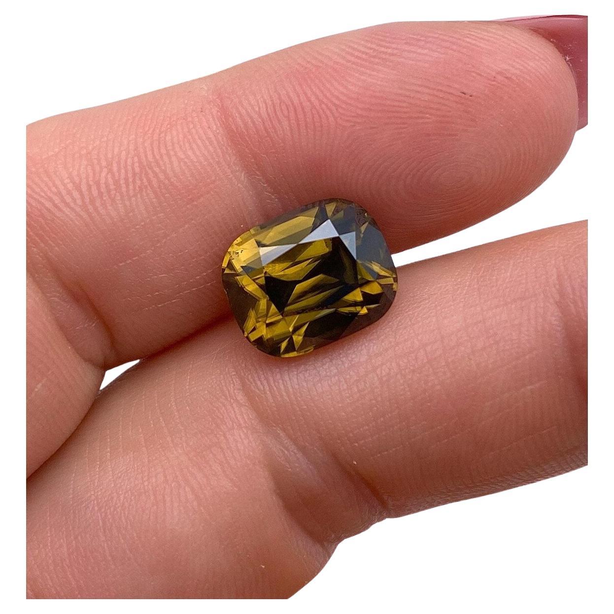 Natural rare color Greenish Yellow Zircon Sri Lanka 10.74 carats! Certificate!!!