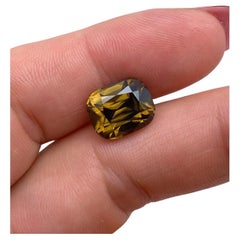 Zircon naturel de couleur rare Jaune verdâtre Sri Lanka 10.74 carats ! Certificat !!!