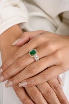 Natural Rare Emerald Diamond 18k Yellow Gold Engagement Ring for Women