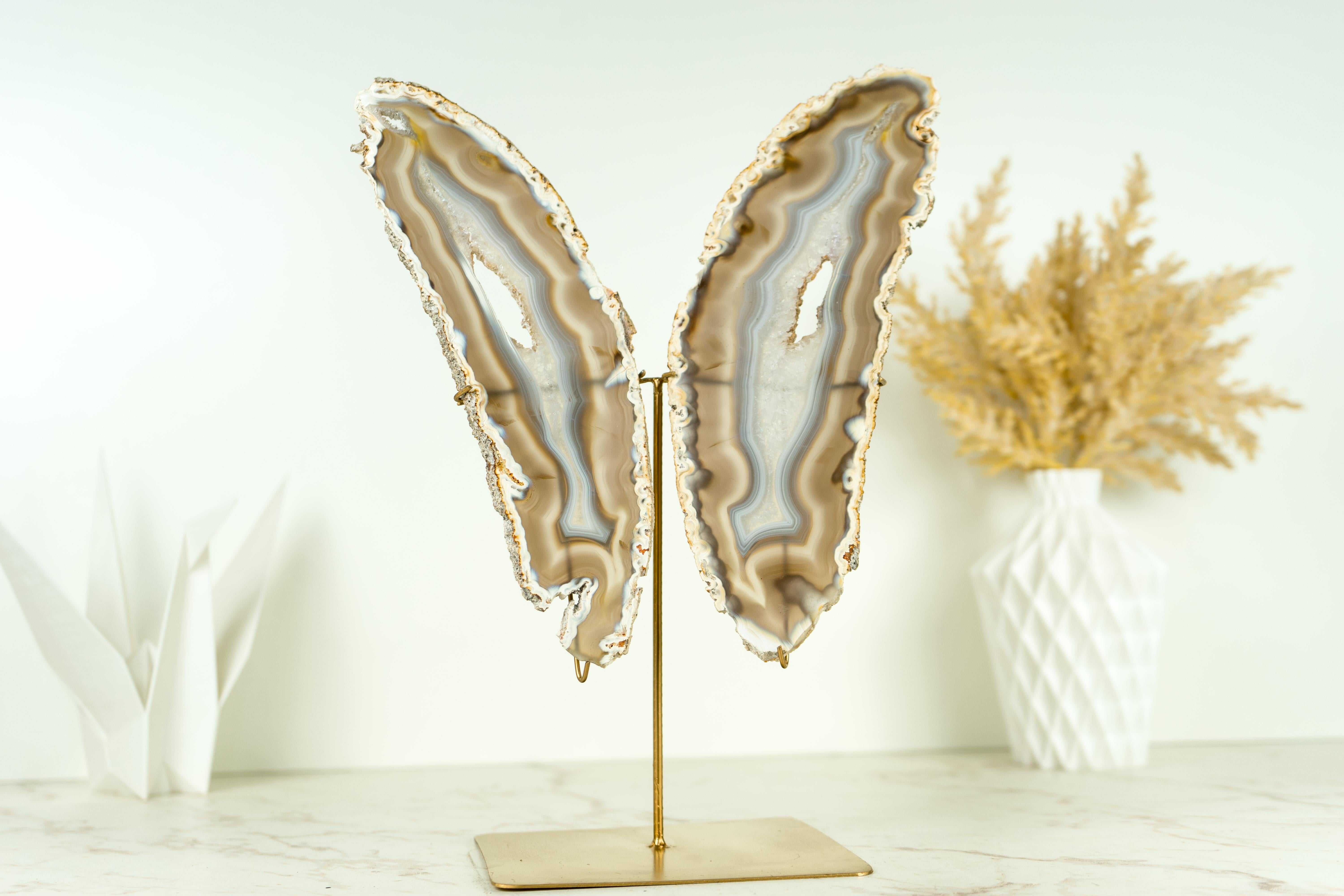 Natural Rare Iridescent Agate Butterfly, Handmade Crystal Accent Decor In New Condition For Sale In Ametista Do Sul, BR