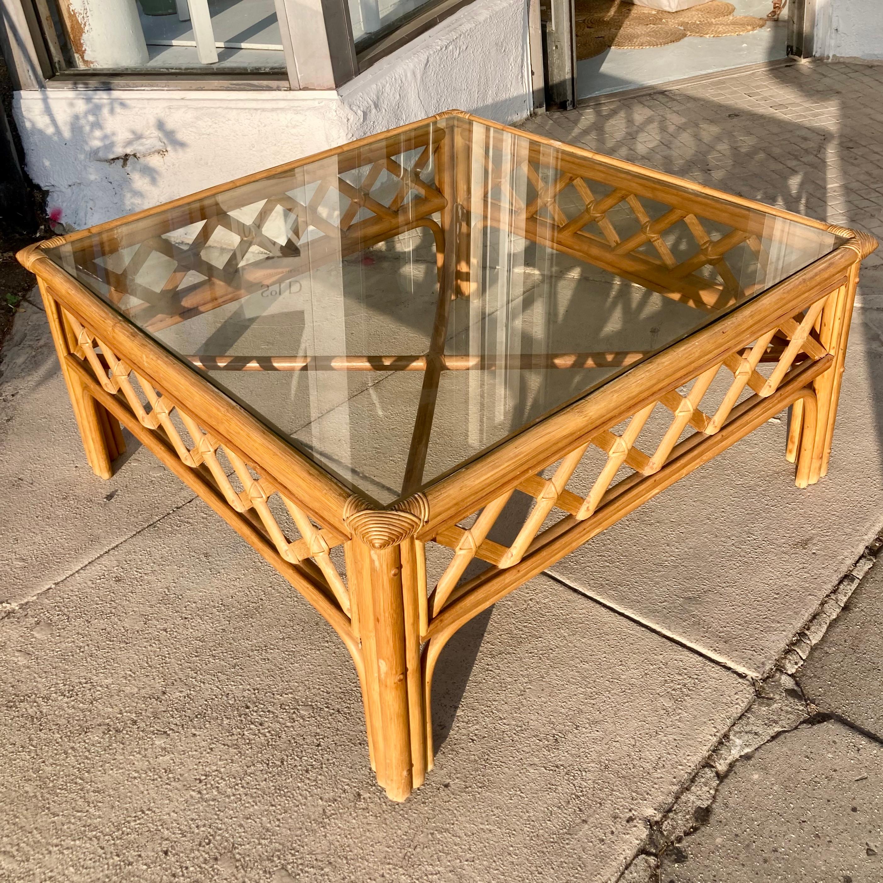 Américain Table basse carrée en rotin naturel Ficks Reed en vente