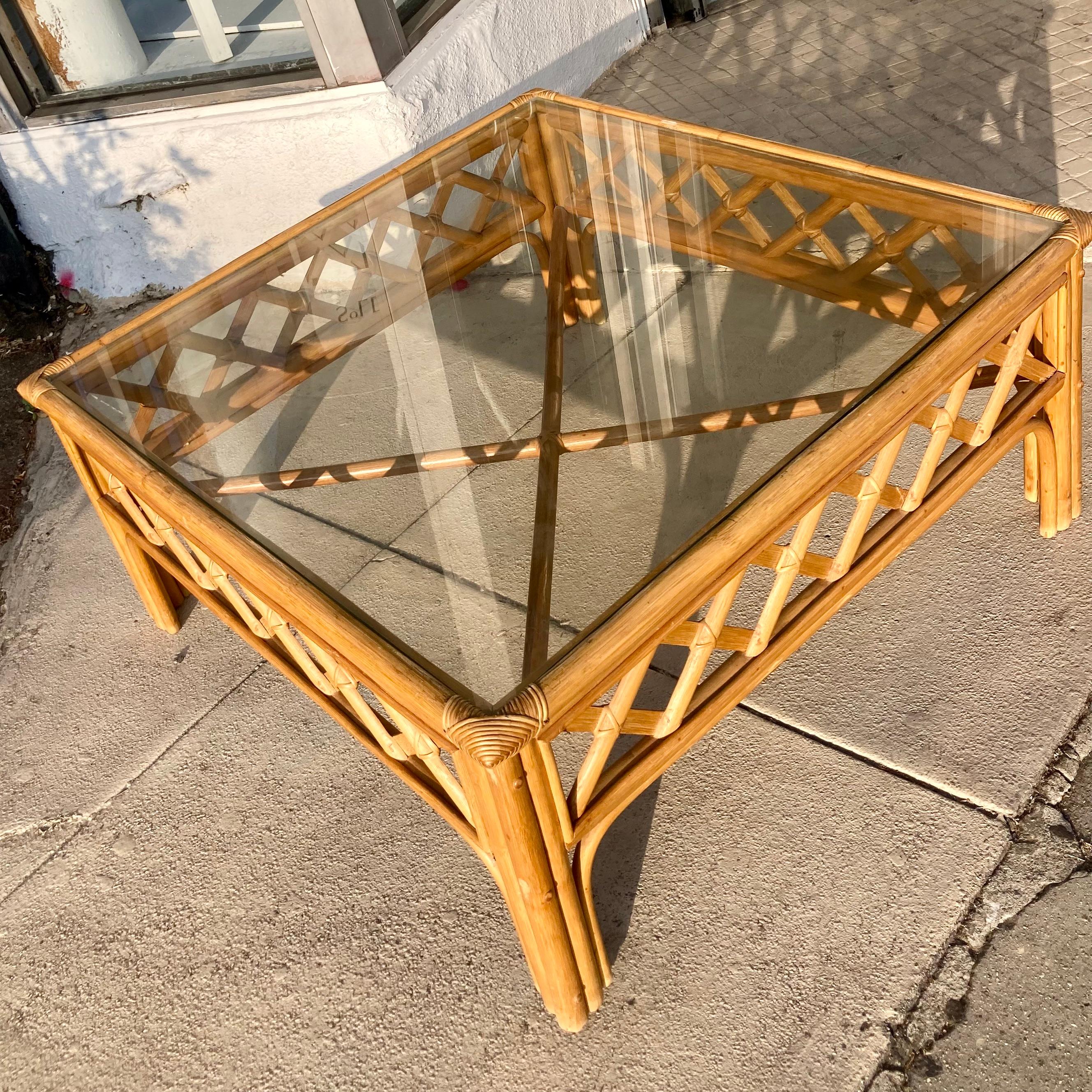 Table basse carrée en rotin naturel Ficks Reed Bon état - En vente à Los Angeles, CA