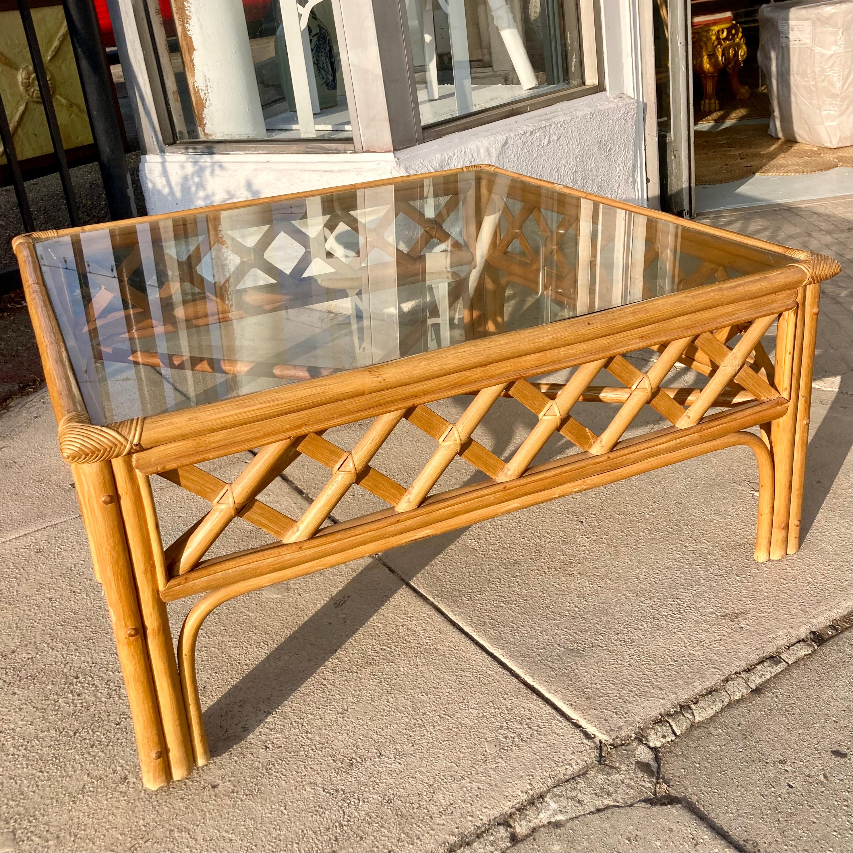 Rotin Table basse carrée en rotin naturel Ficks Reed en vente