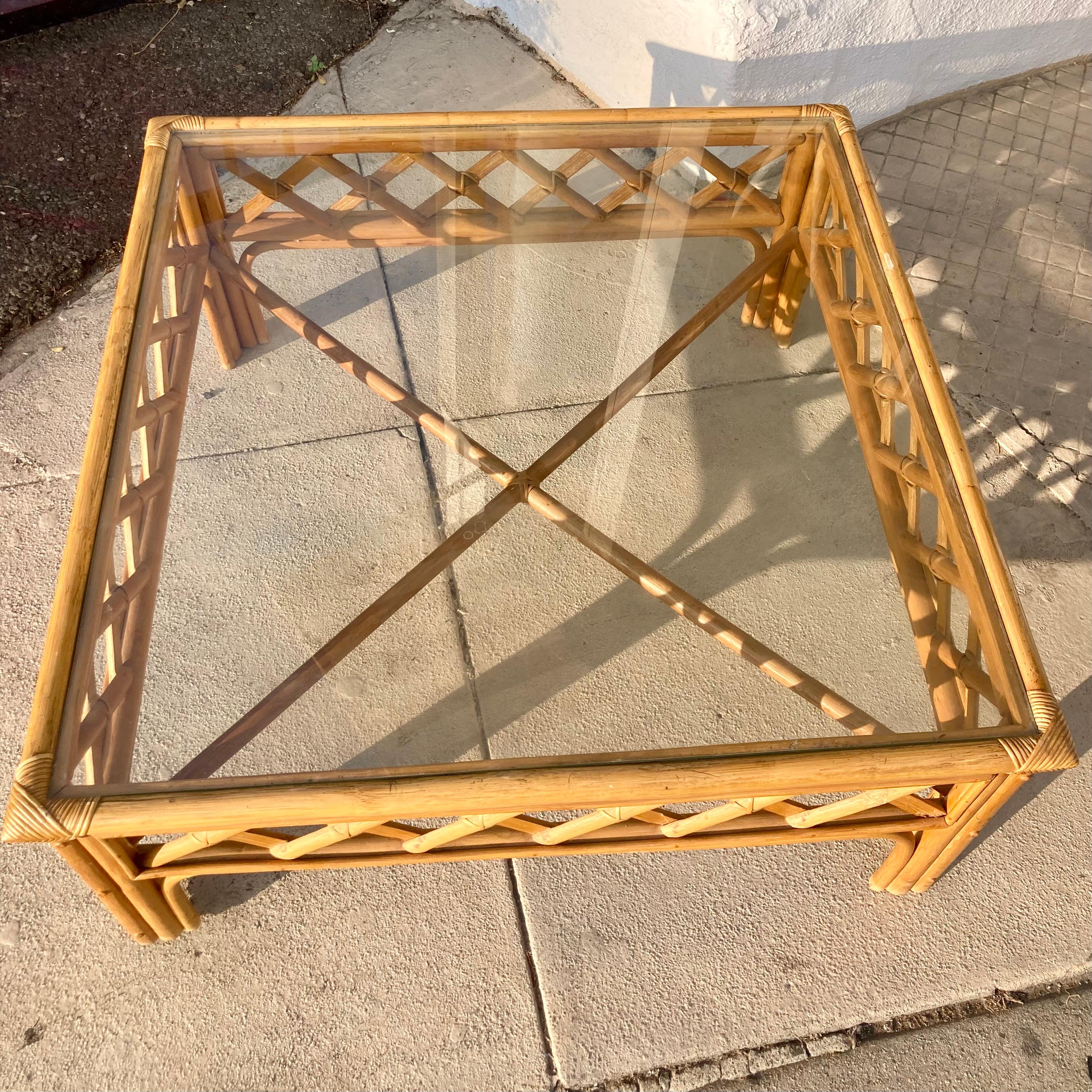 Table basse carrée en rotin naturel Ficks Reed en vente 1