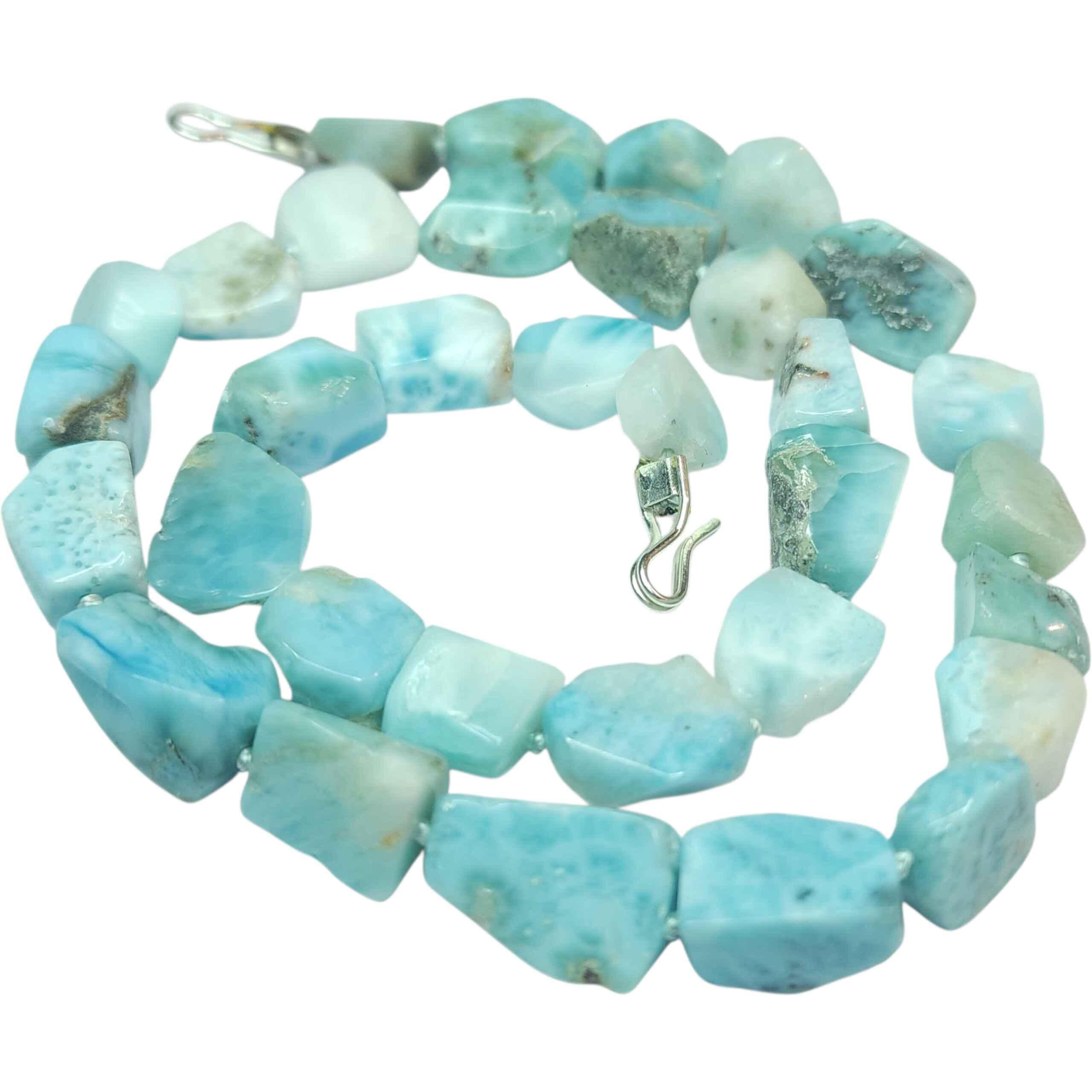 Artigiano Collana di pepite di Larimar naturale grezzo tagliato a mano Pietre dominicane Caraibi in vendita