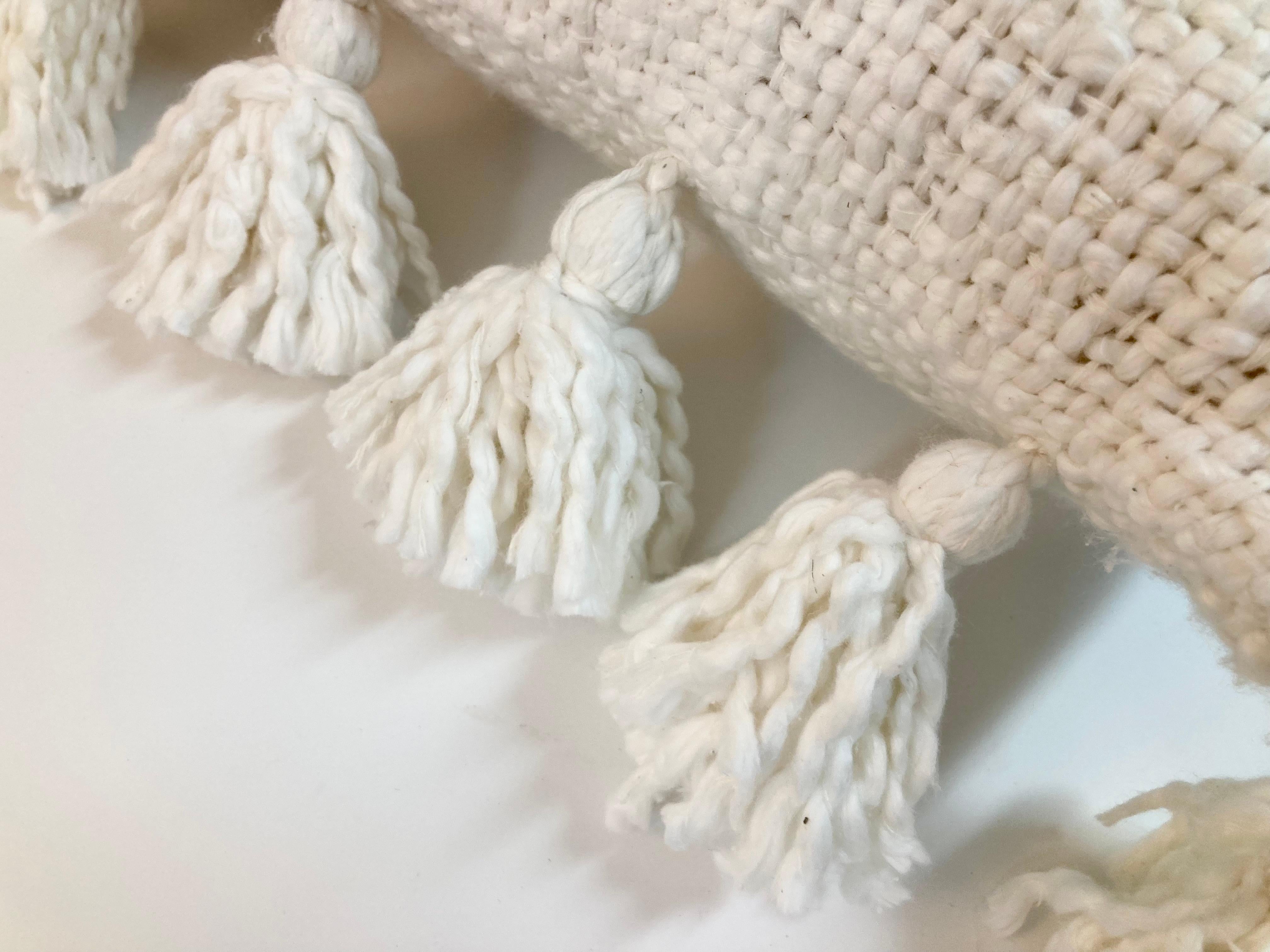 Cuscini decorativi in seta grezza Nature con nappe, una coppia in vendita 5