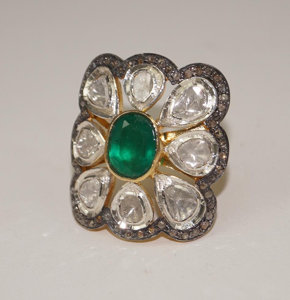 Atemberaubende Diamant Sterling Silber Ring besteht aus :

Metall- Silber
Metall Reinheit- Sterling Silber
Farbe des Metalls- Gelbvergoldung 
Diamanten- Natürliche ungeschliffene Diamanten und Diamanten im Rosenschliff
Herkunft des Diamanten -