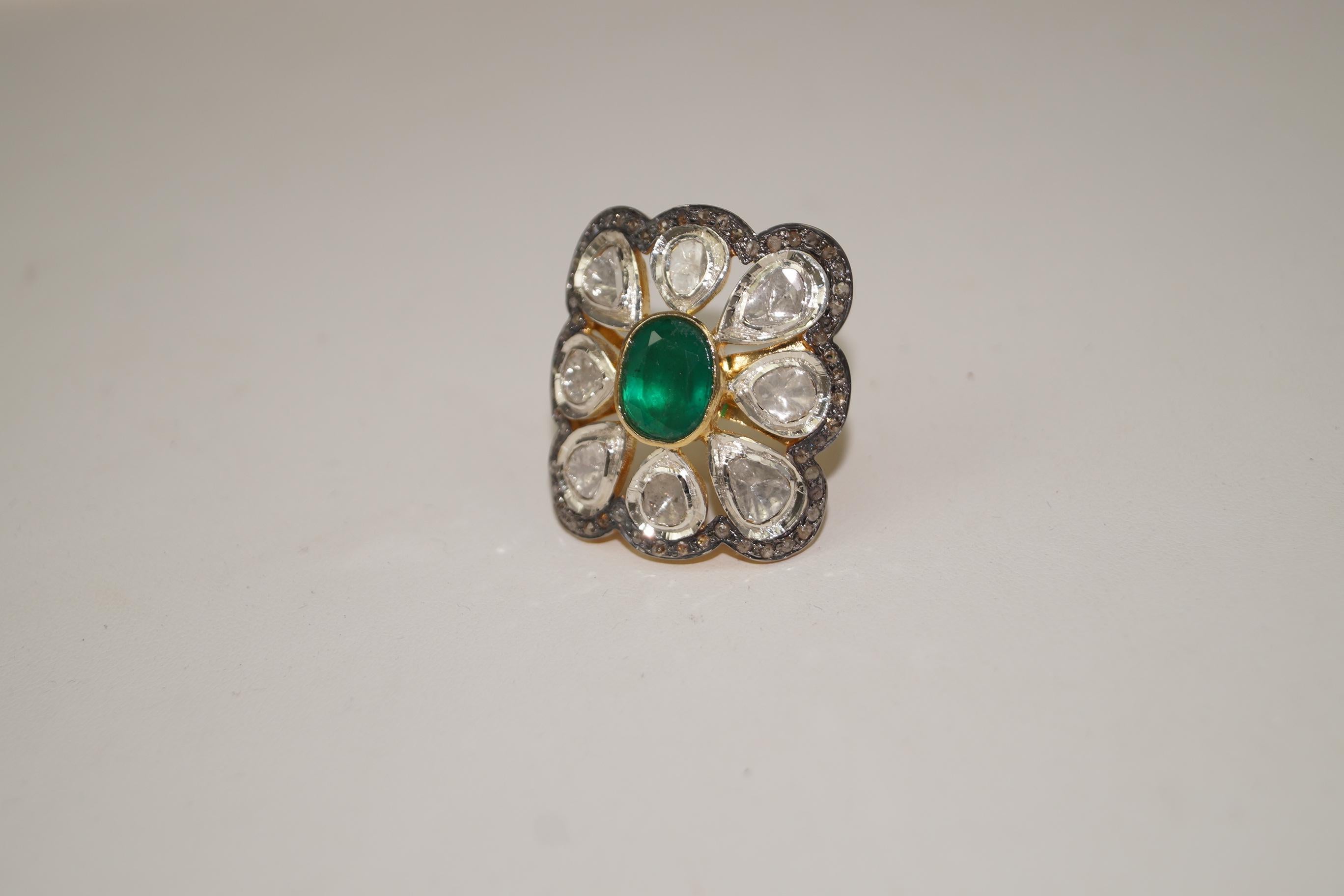 Edwardian Natural real uncut diamonds sterling silver emerald statement ring For Sale