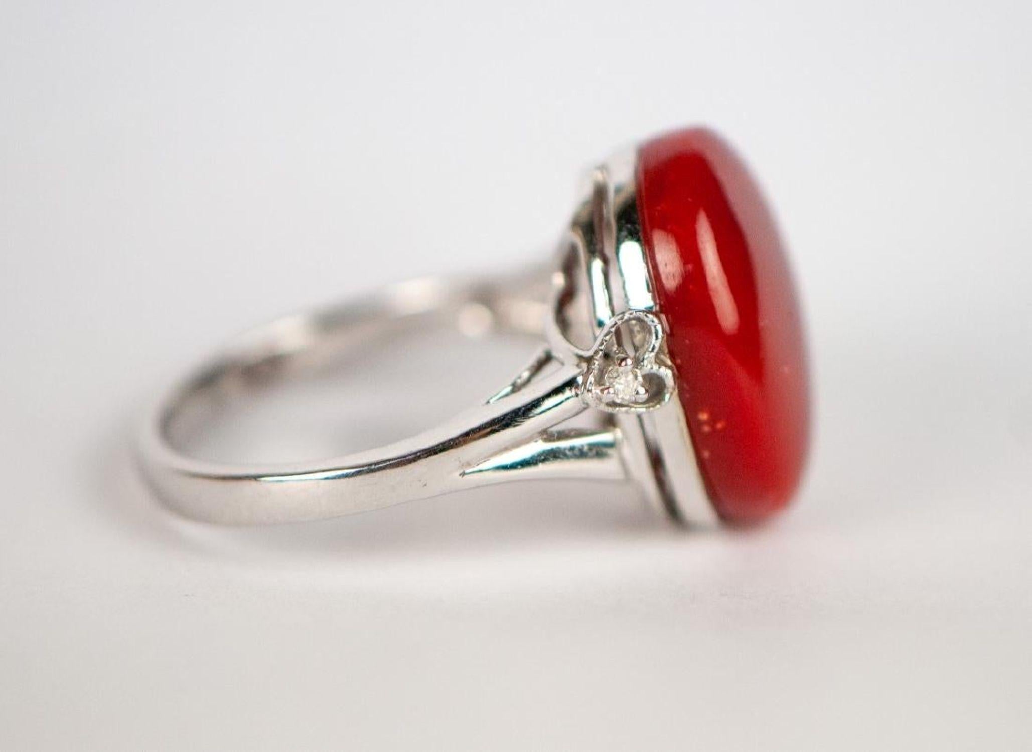 Anillo de oro de 18 quilates de coral rojo natural 