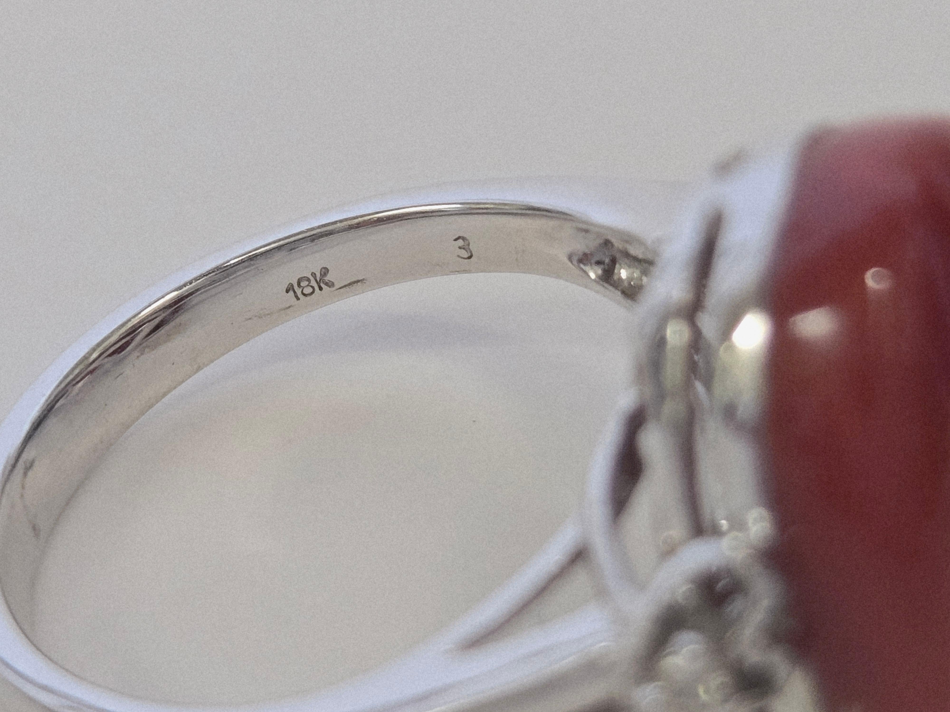 Femenino o masculino Anillo de oro de 18 quilates de coral rojo natural 