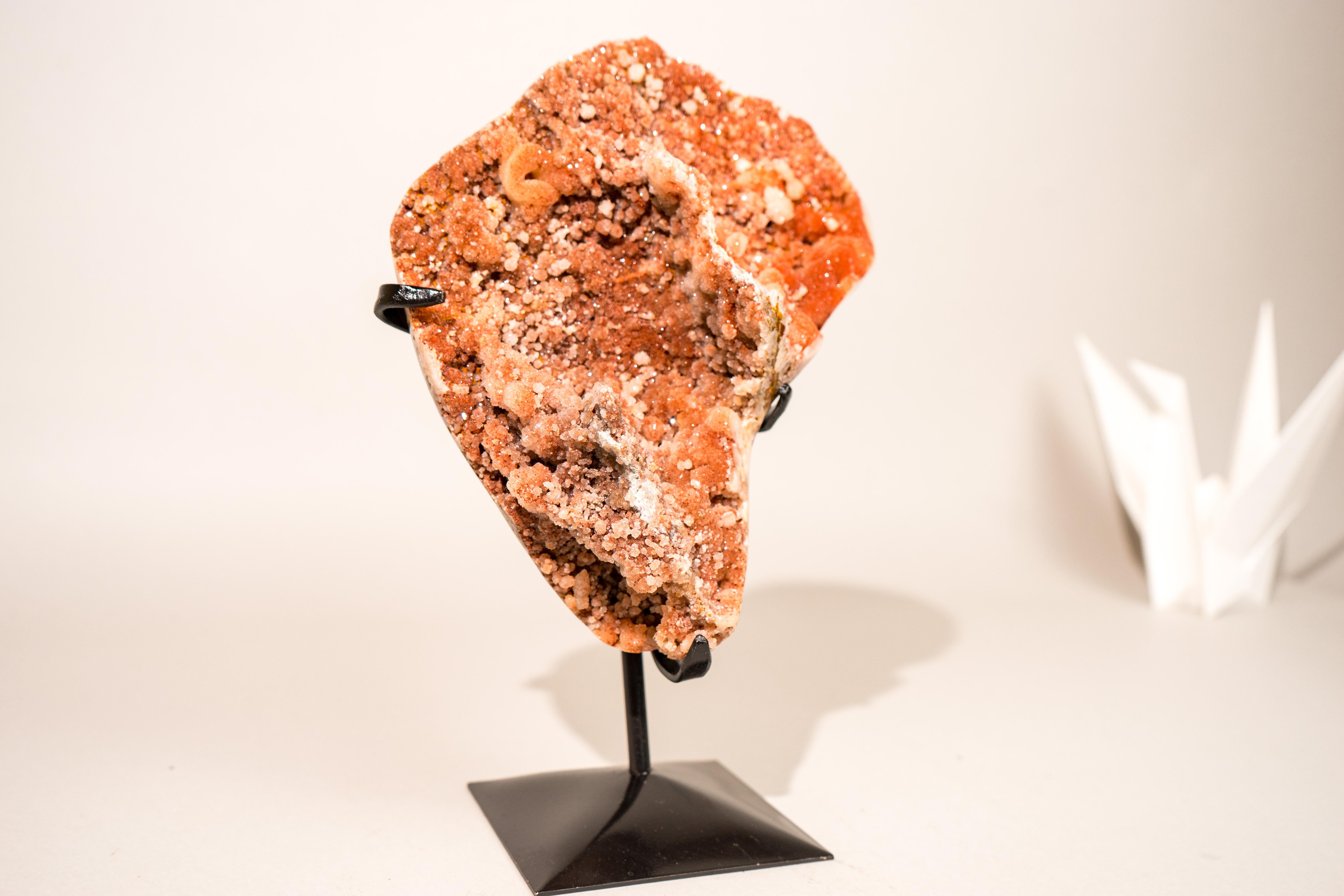 Cluster di ametista rossa naturale con druzy galattico scintillante su supporto in vendita 5