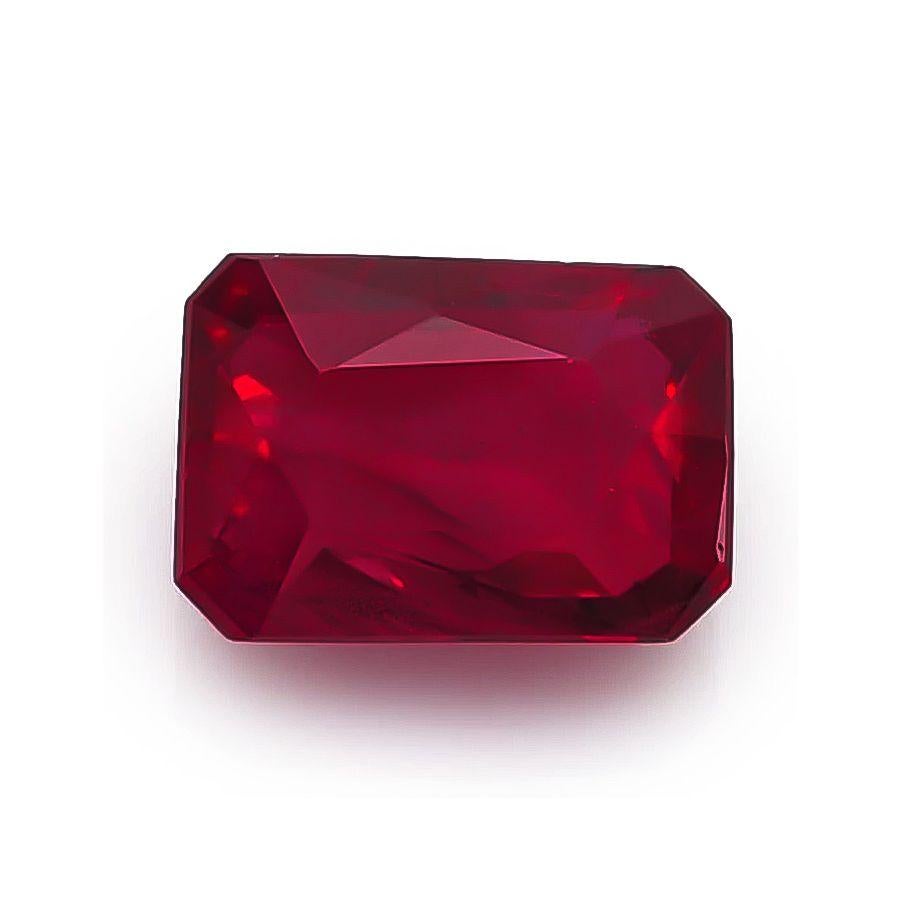 Entdecken Sie die zeitlose Schönheit eines natürlichen, erhitzten Burma-Rubins von 2,01 Karat. Dieser vom GIA zertifizierte Edelstein zeigt den intensiven roten Farbton, für den burmesische Rubine berühmt sind, und ist damit ein wahrer Schatz für
