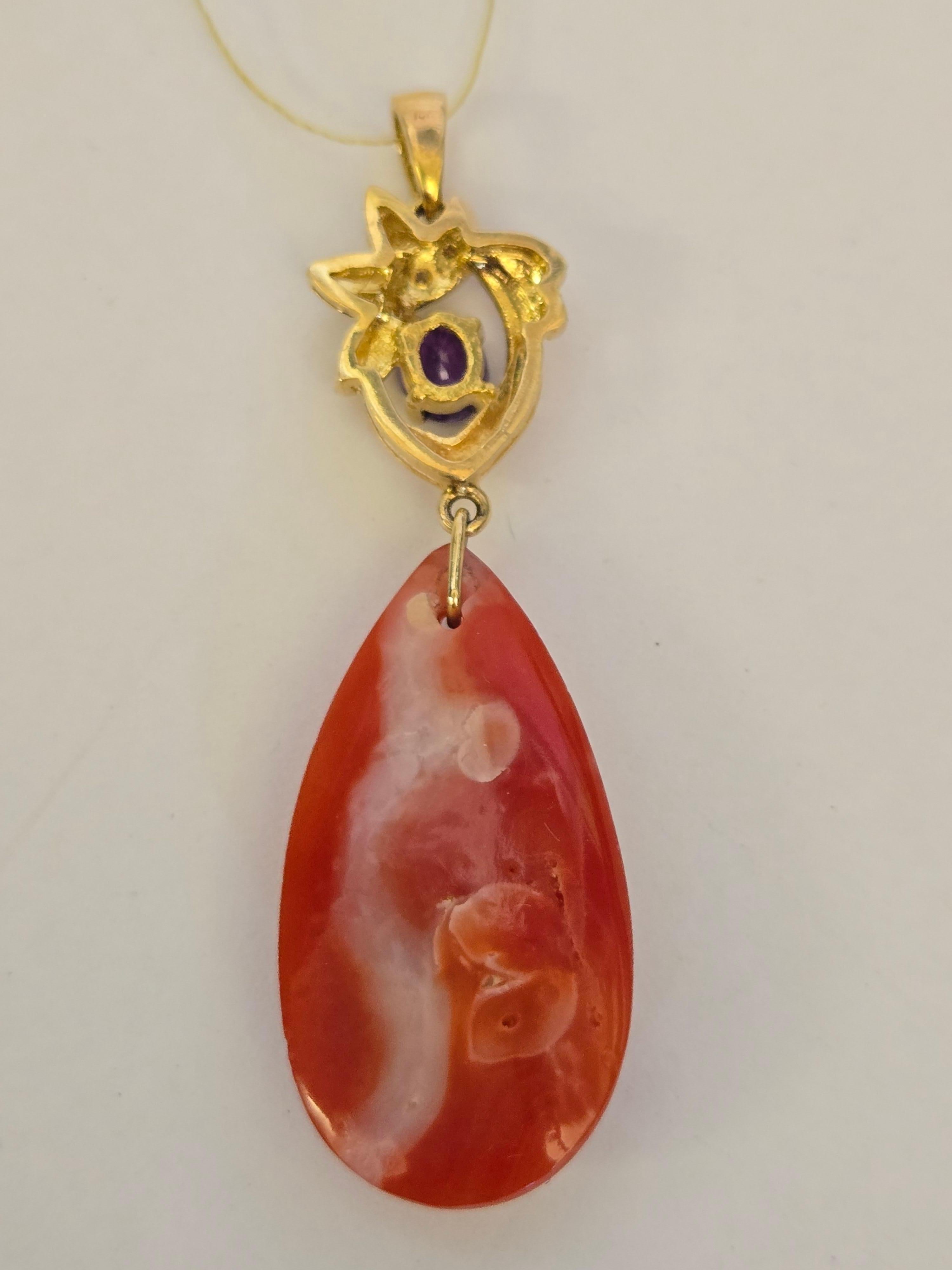 Ciondolo con corallo rosso naturale, ametista e diamante in oro giallo 14K in vendita 5
