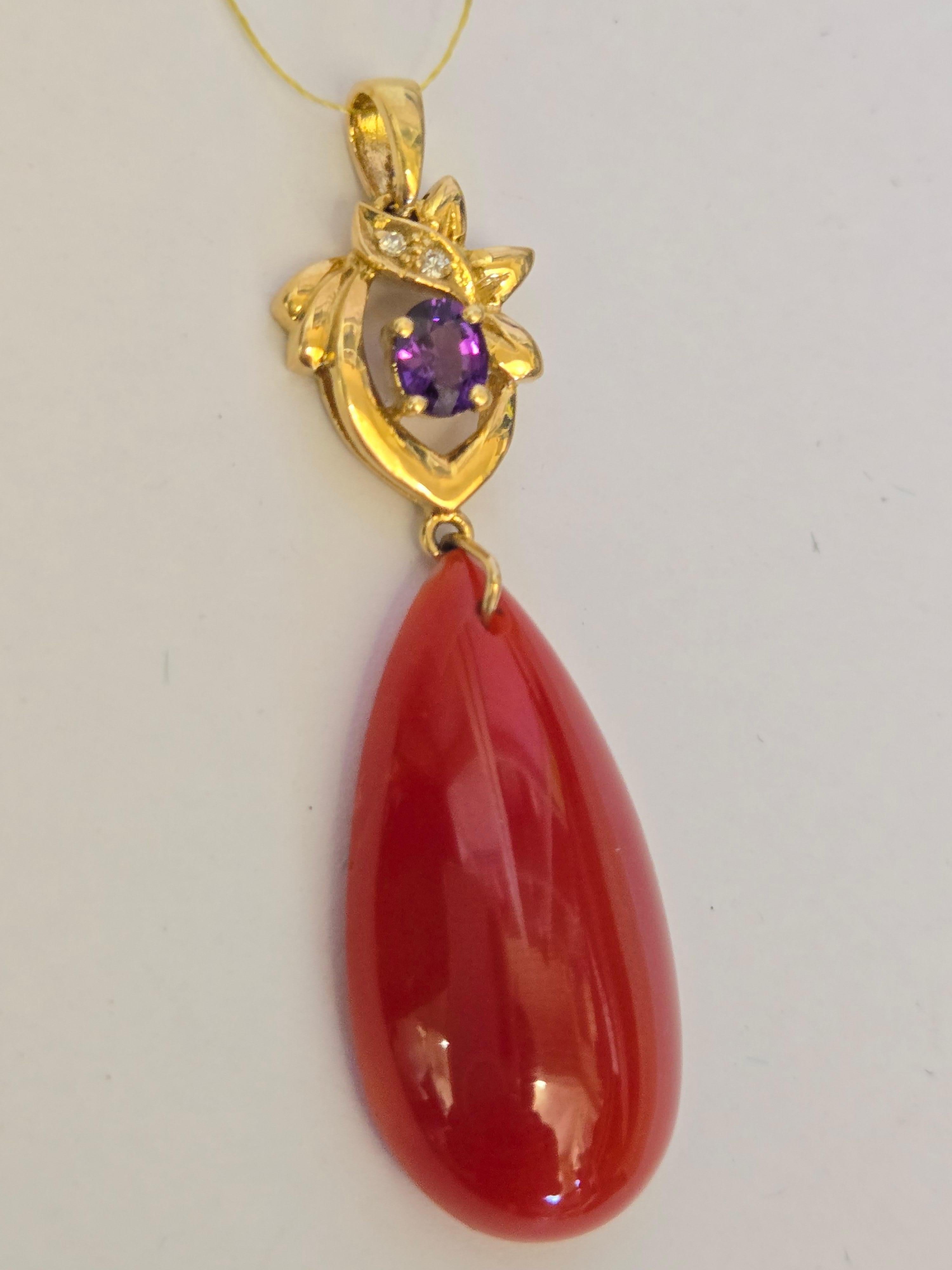 Ciondolo con corallo rosso naturale, ametista e diamante in oro giallo 14K in vendita 1