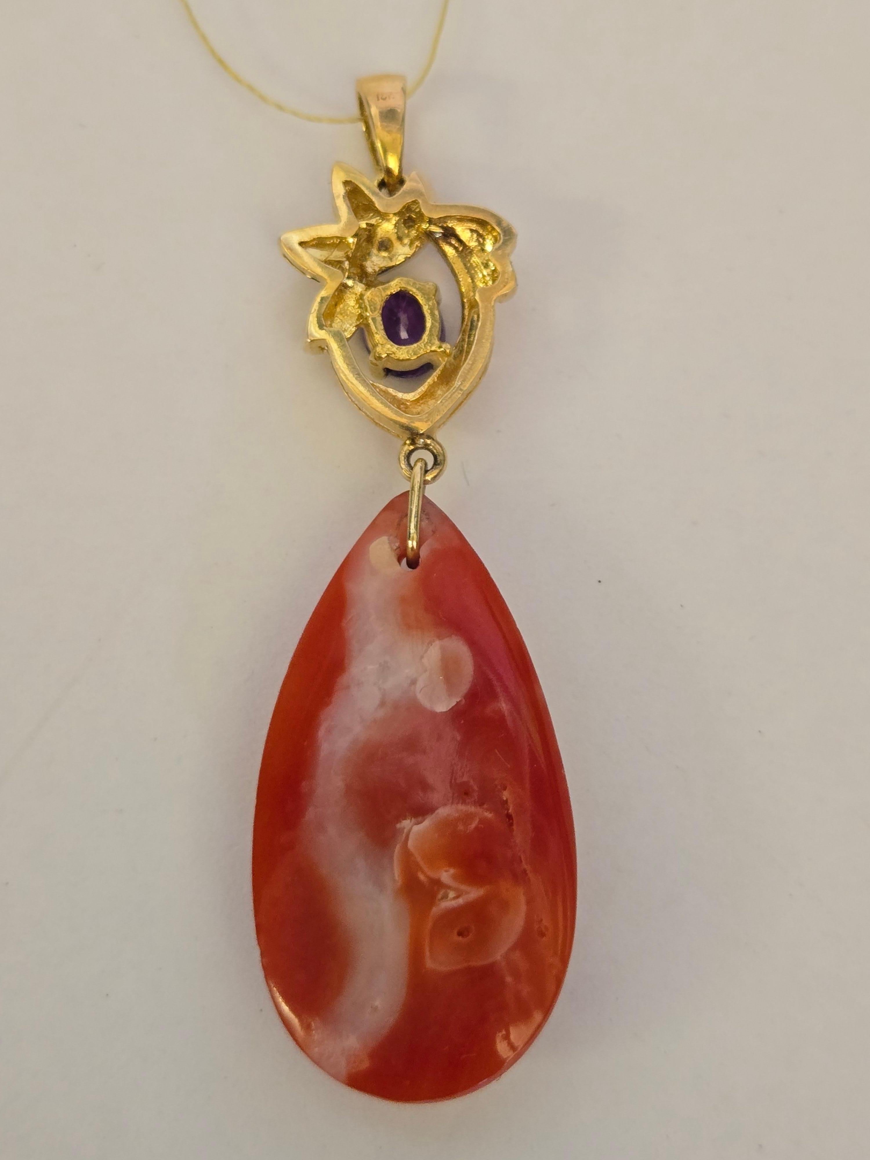Ciondolo con corallo rosso naturale, ametista e diamante in oro giallo 14K in vendita 2