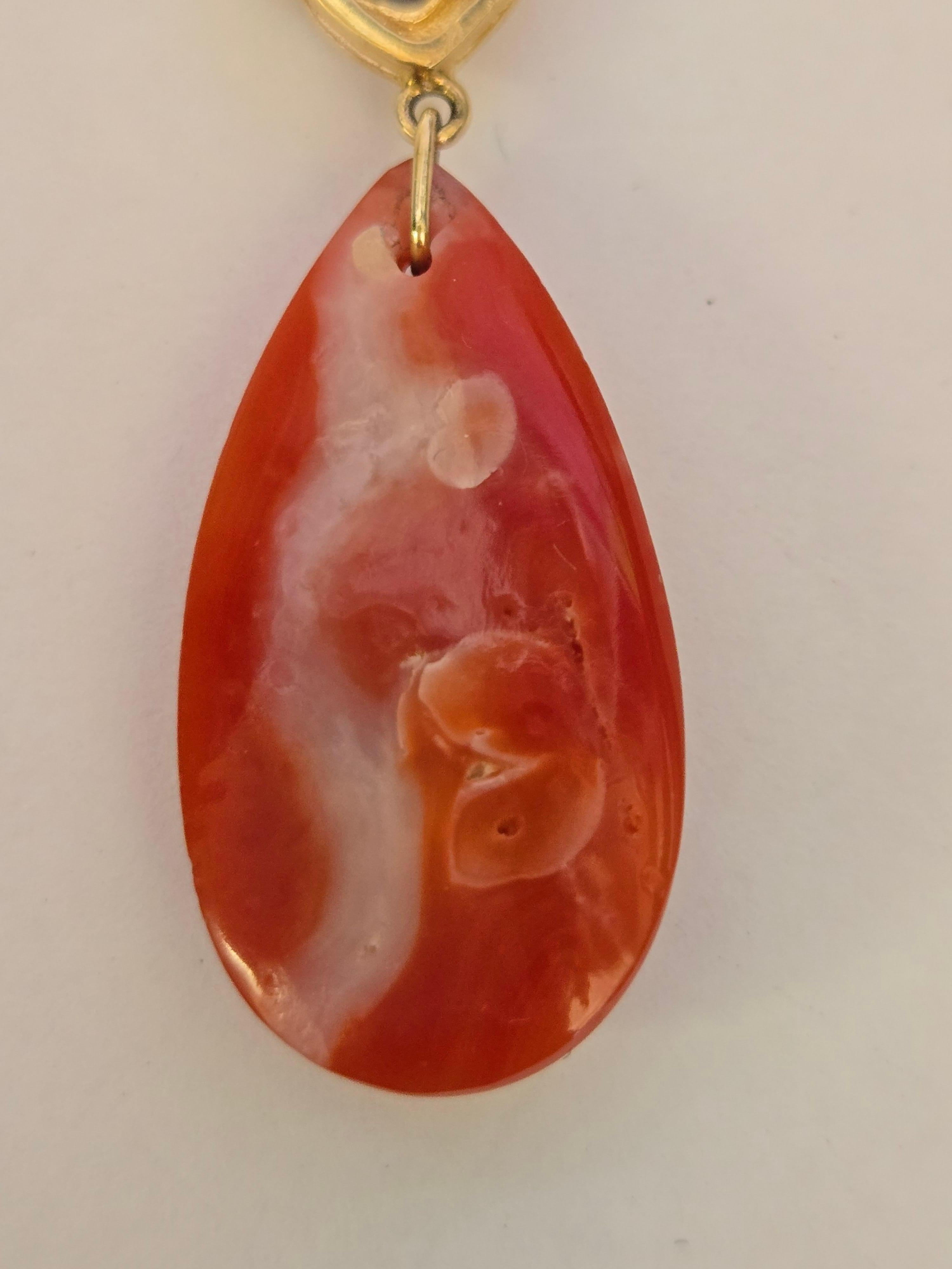 Ciondolo con corallo rosso naturale, ametista e diamante in oro giallo 14K in vendita 3
