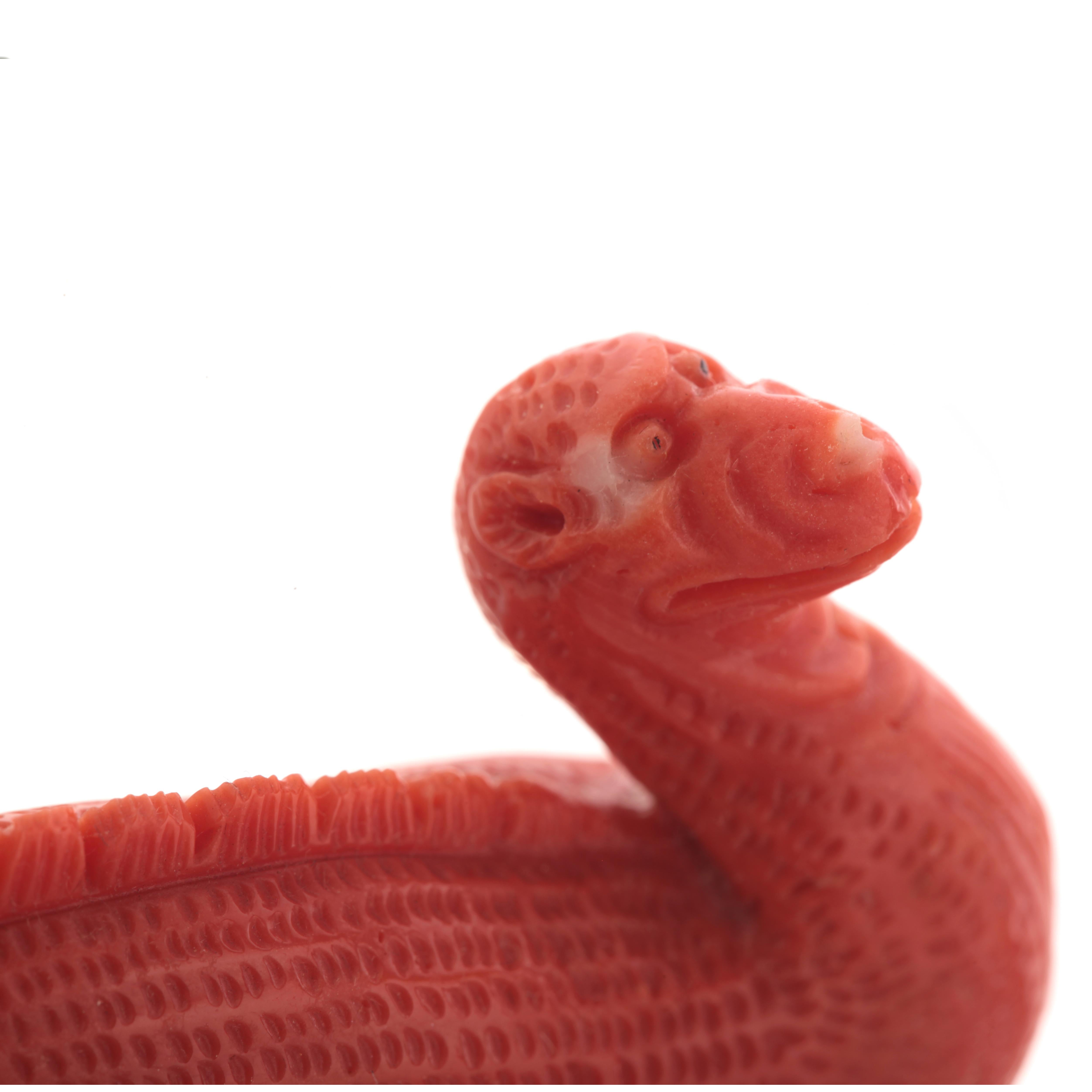 Natural Red Coral Animal Carved Dinosaur Figurine Asian Decorative Art Sculpture In Excellent Condition For Sale In Milano, IT