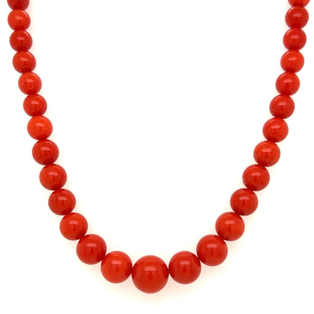 Halskette aus natürlicher roter Koralle mit Perlen und Goldverschluss (Rundschliff) im Angebot