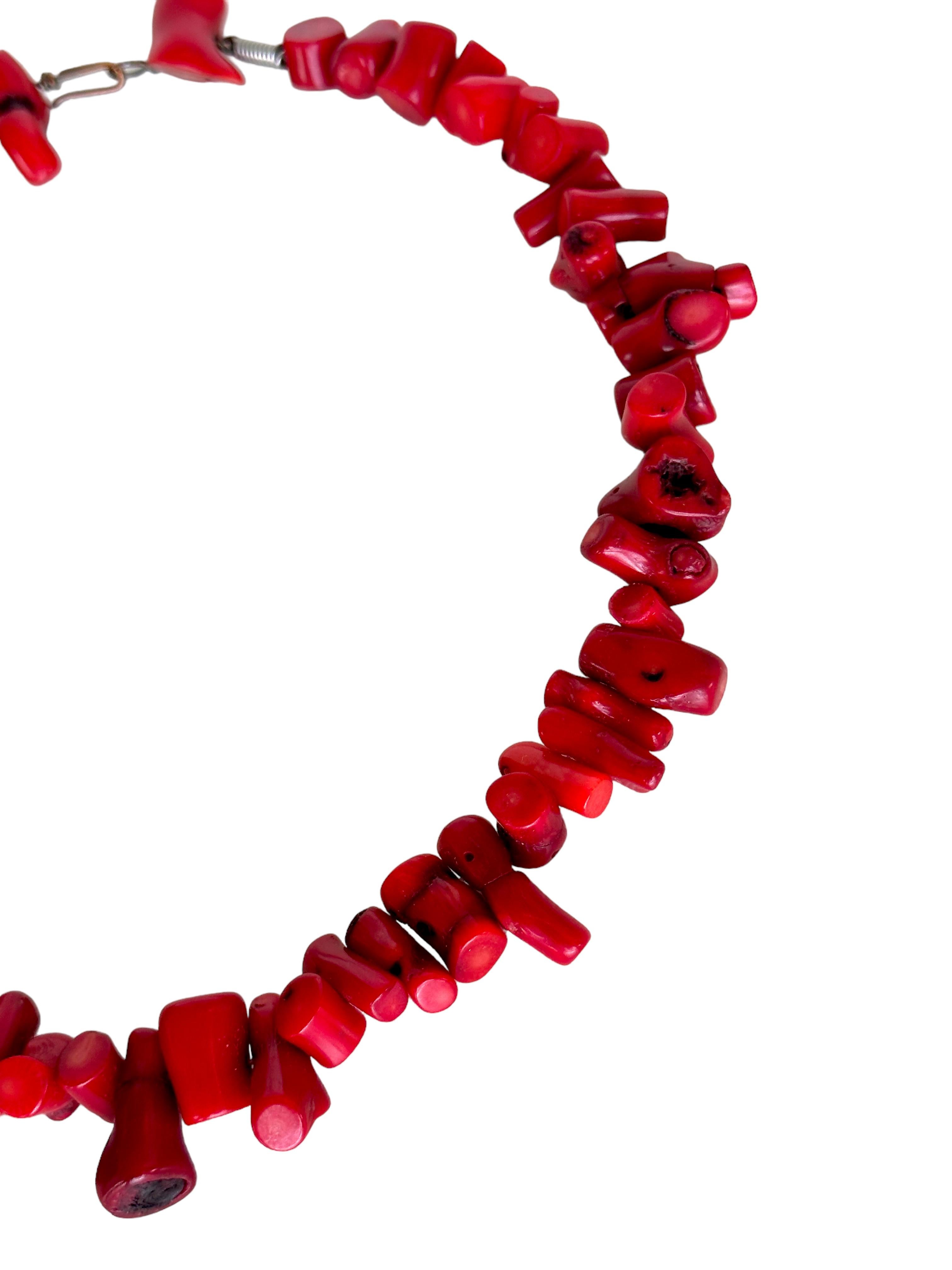 Collier de perles en corail rouge naturel Bon état - En vente à West Palm Beach, FL