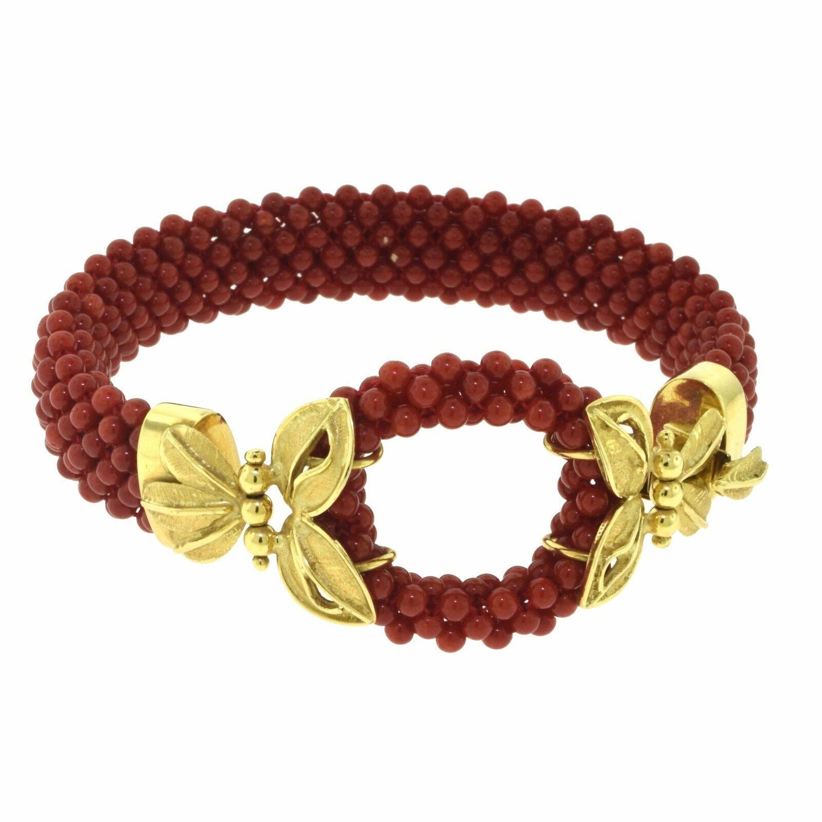 Ensemble collier et bracelet deux pièces en or jaune orné de perles de corail rouge naturel et de fleurs en vente 2