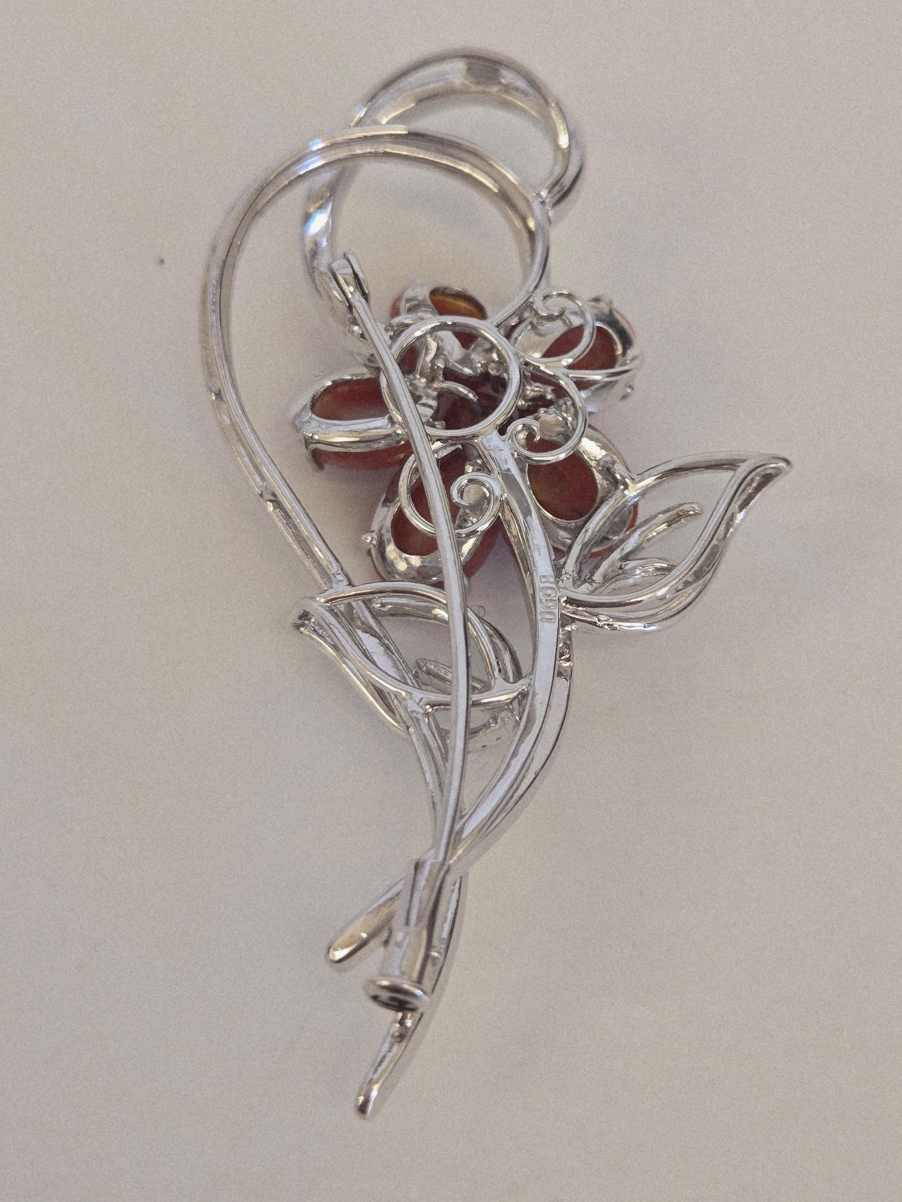 Pendentif/broche convertible en or 14K avec fleur en corail rouge naturel et diamant en vente 7