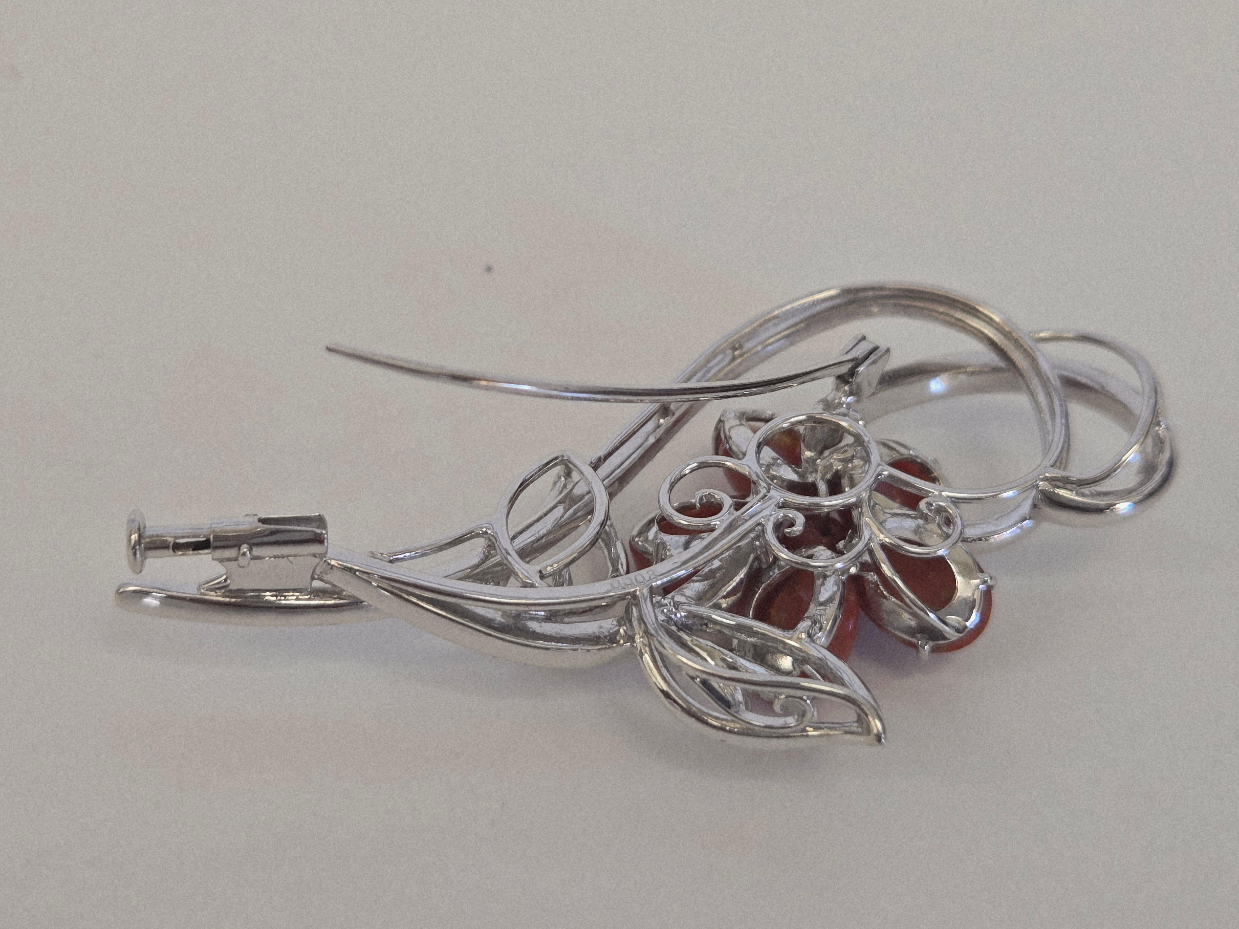 Pendentif/broche convertible en or 14K avec fleur en corail rouge naturel et diamant en vente 9