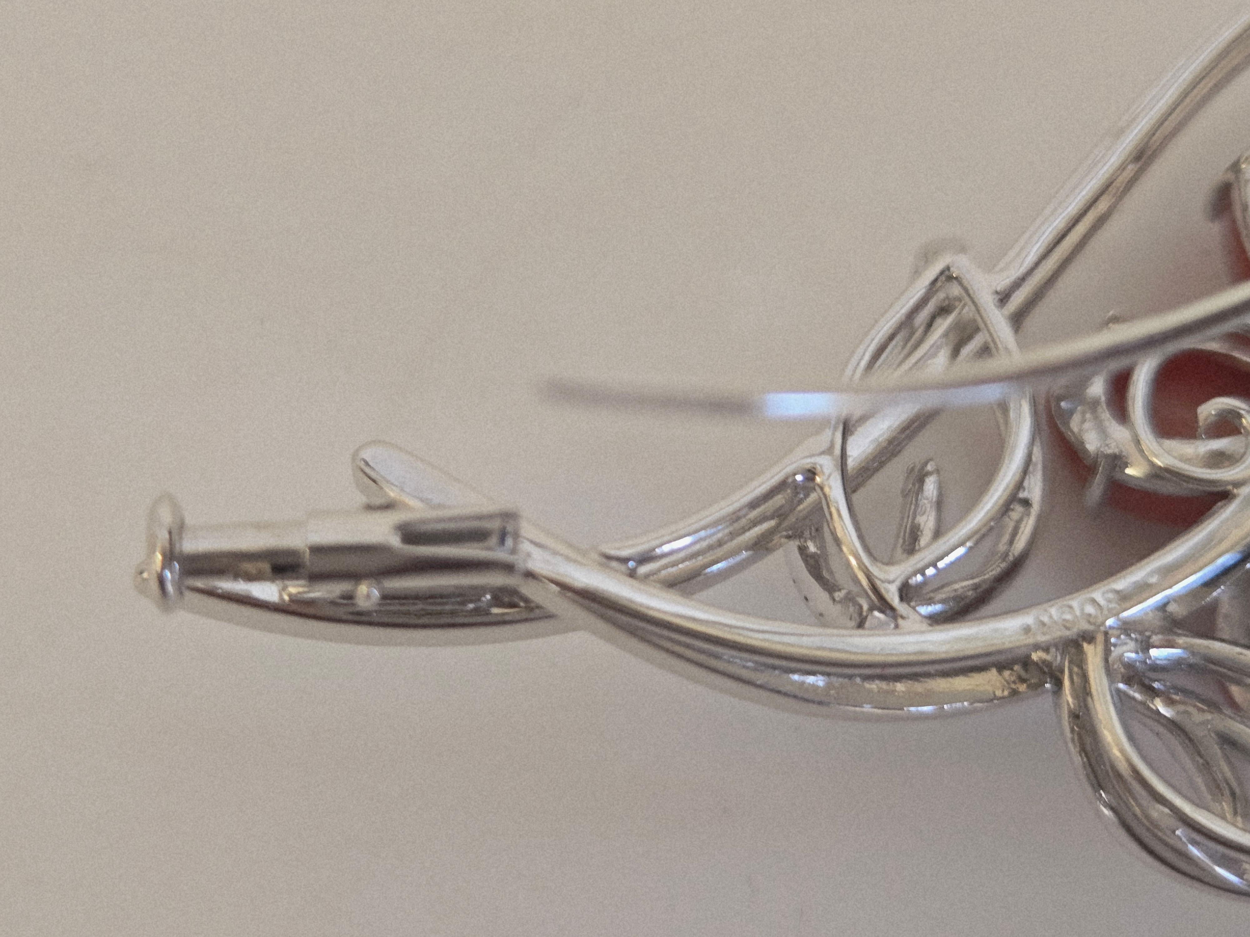 Pendentif/broche convertible en or 14K avec fleur en corail rouge naturel et diamant en vente 10