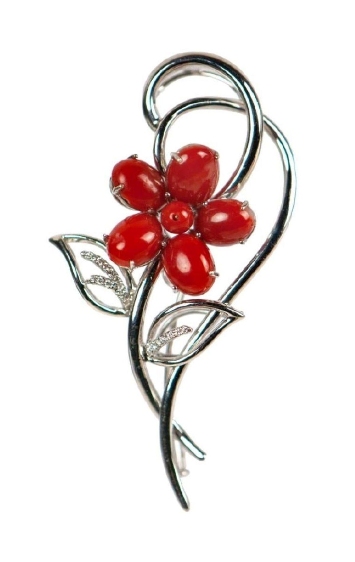 Pendentif/broche convertible en or 14K avec fleur en corail rouge naturel et diamant Unisexe en vente