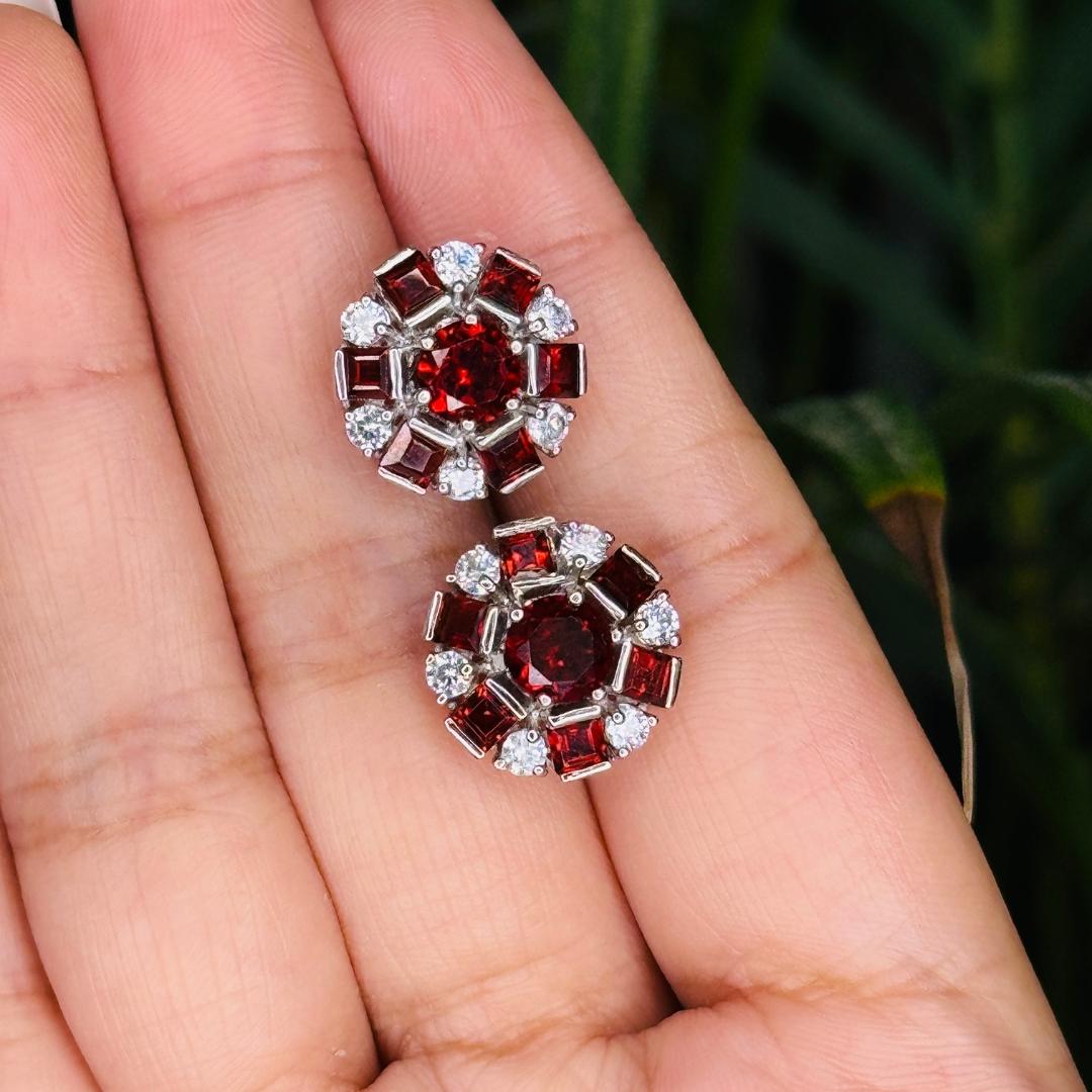 Mixed Cut Natural Red Garnet Aura Round Sterling Silver Stud Earrings for Anniversary Gift For Sale