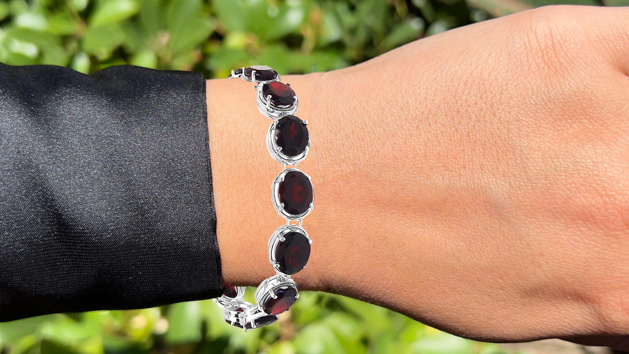 Contemporary Natural Red Garnet Bracelet 35 Carats Sterling Silver For Sale