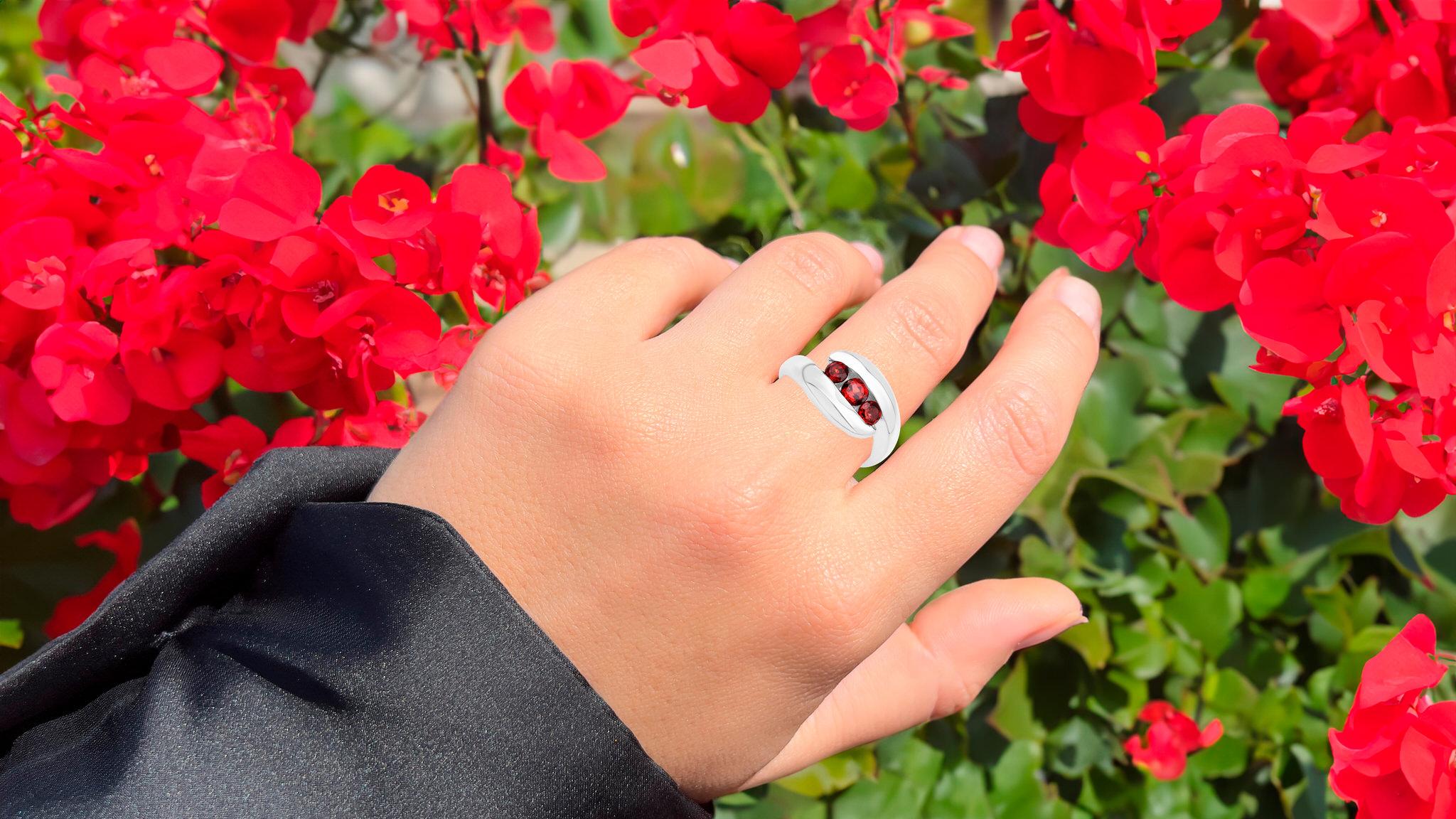 Contemporary Natural Red Garnet Bypass Ring 0.75 Carats Sterling Silver For Sale