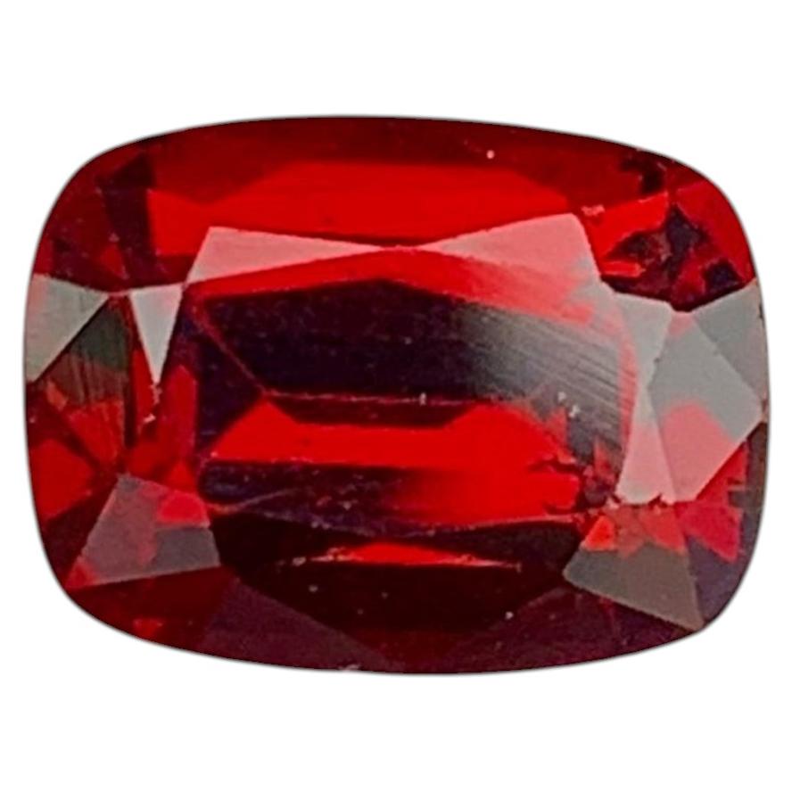 Gema de granate rojo natural: 2,56 quilates, tallada para un anillo en venta