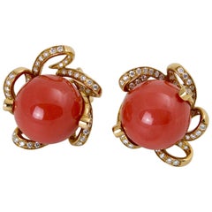 Boucles d'oreilles corail rouge orange naturel avec diamants et or 18 carats