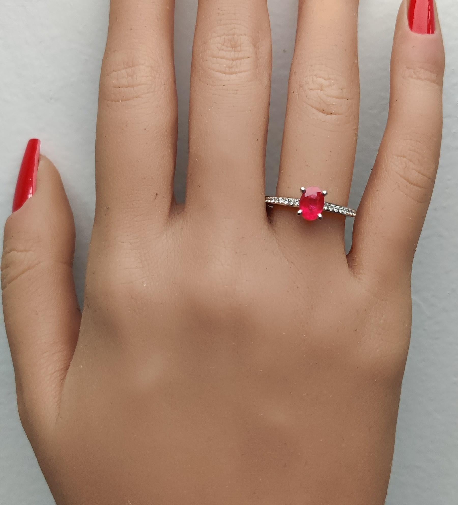 Bague cocktail en or avec rubis ovale rouge naturel et diamant blanc de 1.06 carat poids total Neuf - En vente à New York, NY