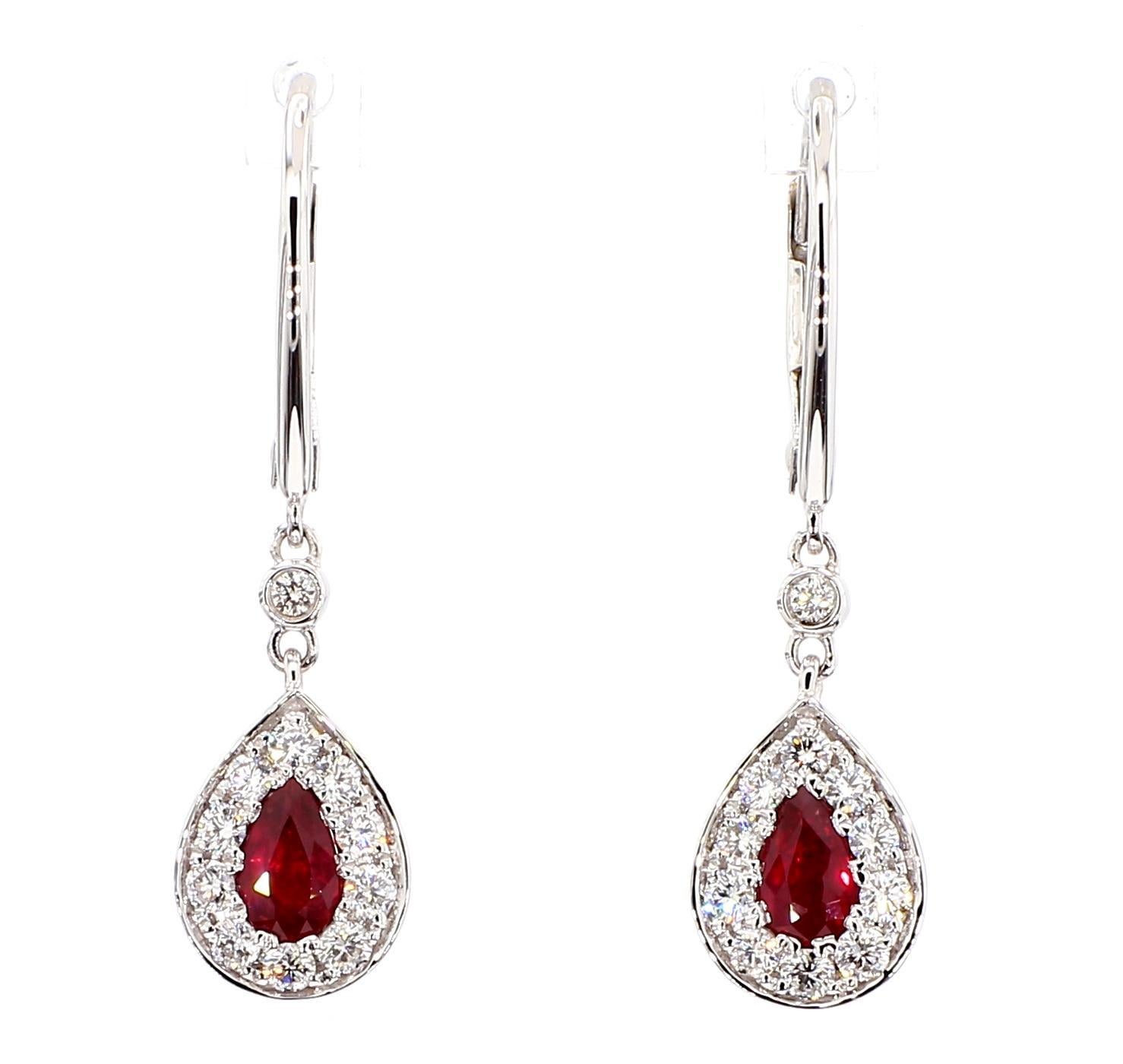 Contemporaneo Orecchini a goccia in oro con pera rossa naturale e diamante bianco da 0,82 carati TW in vendita