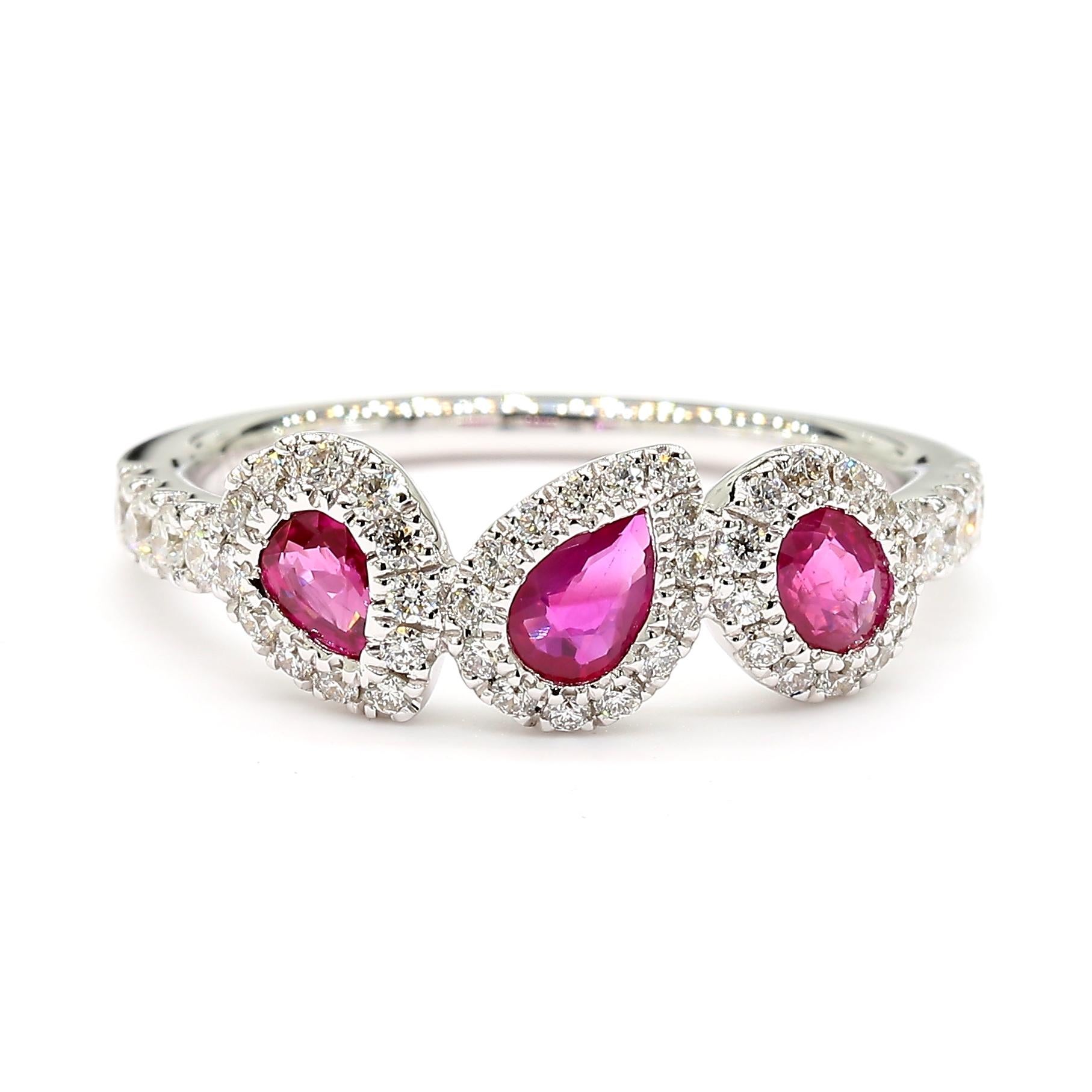 Rubí rojo pera natural y diamante blanco 1,10 quilates TW Anillo de cóctel de oro Contemporáneo en venta