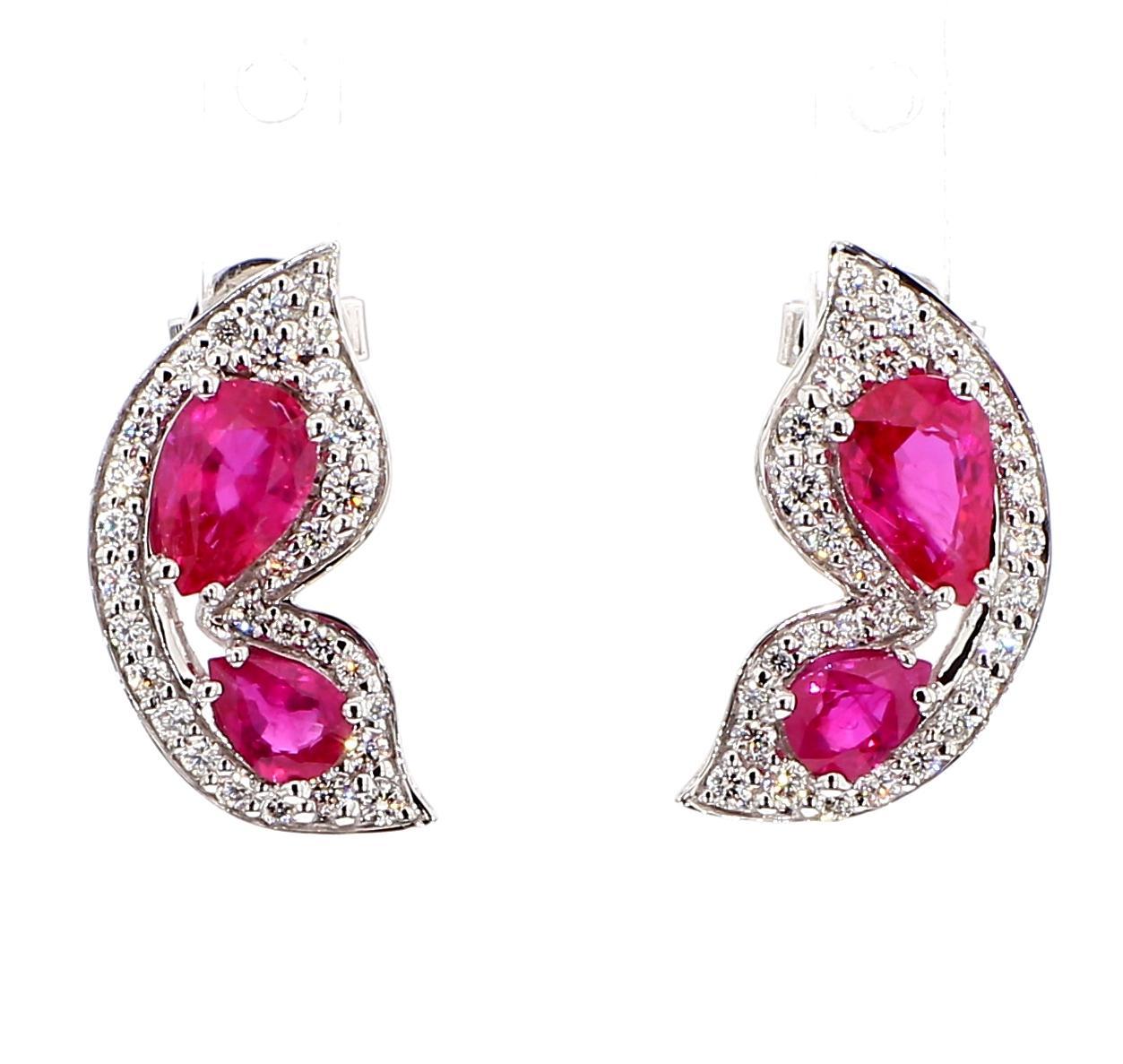 Contemporain Clous d'oreilles en or avec rubis rouge poire naturel et diamant blanc de 1,65 carat poids total en vente