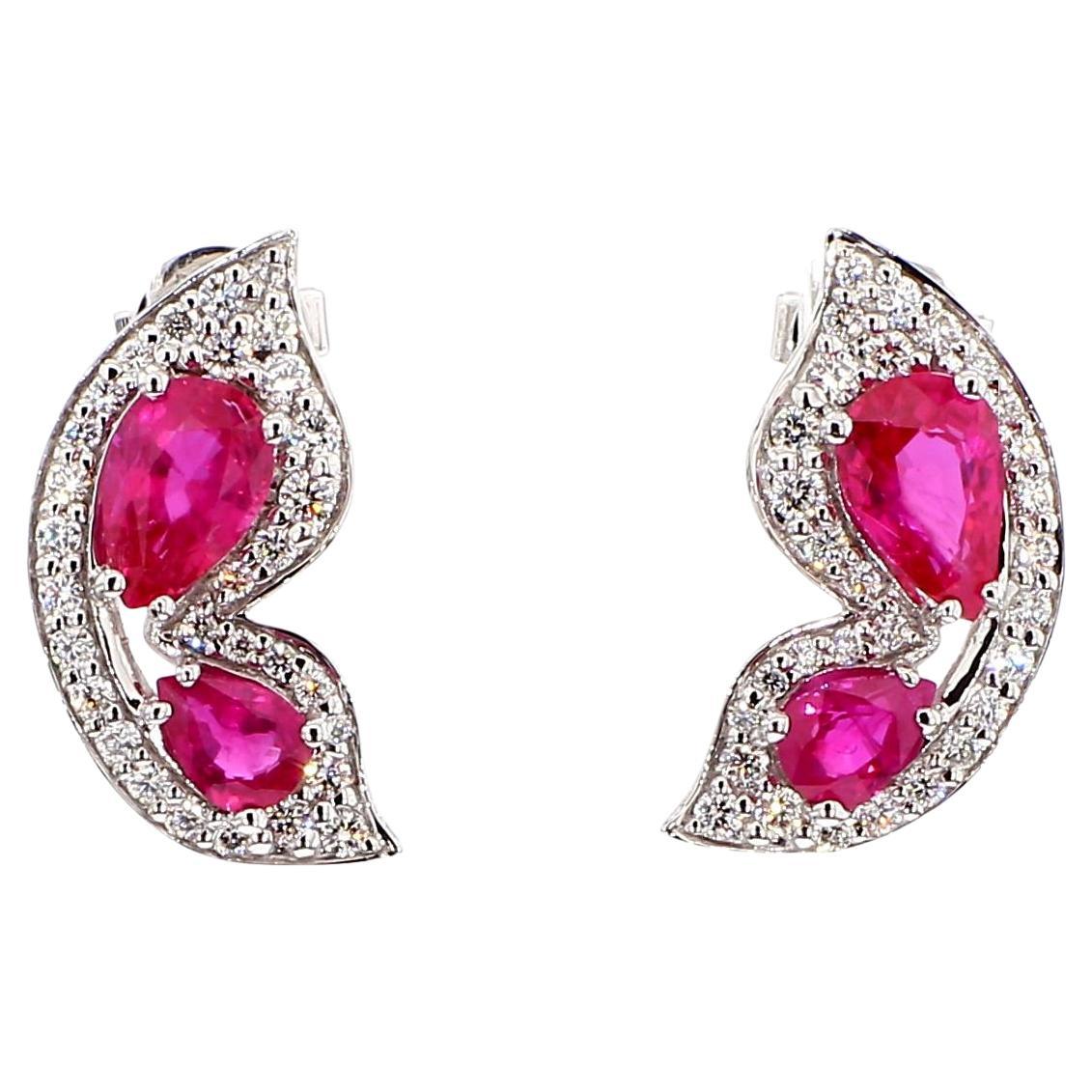 Pendientes de oro con rubí rojo pera natural y diamante blanco de 1,65 quilates TW