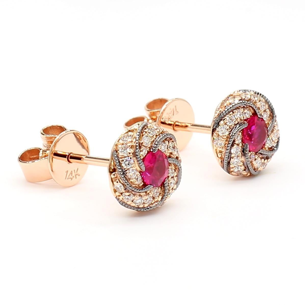 Taglio rotondo Orecchini con rubino tondo rosso naturale e diamante bianco da 0,49 carati TW in oro rosa in vendita