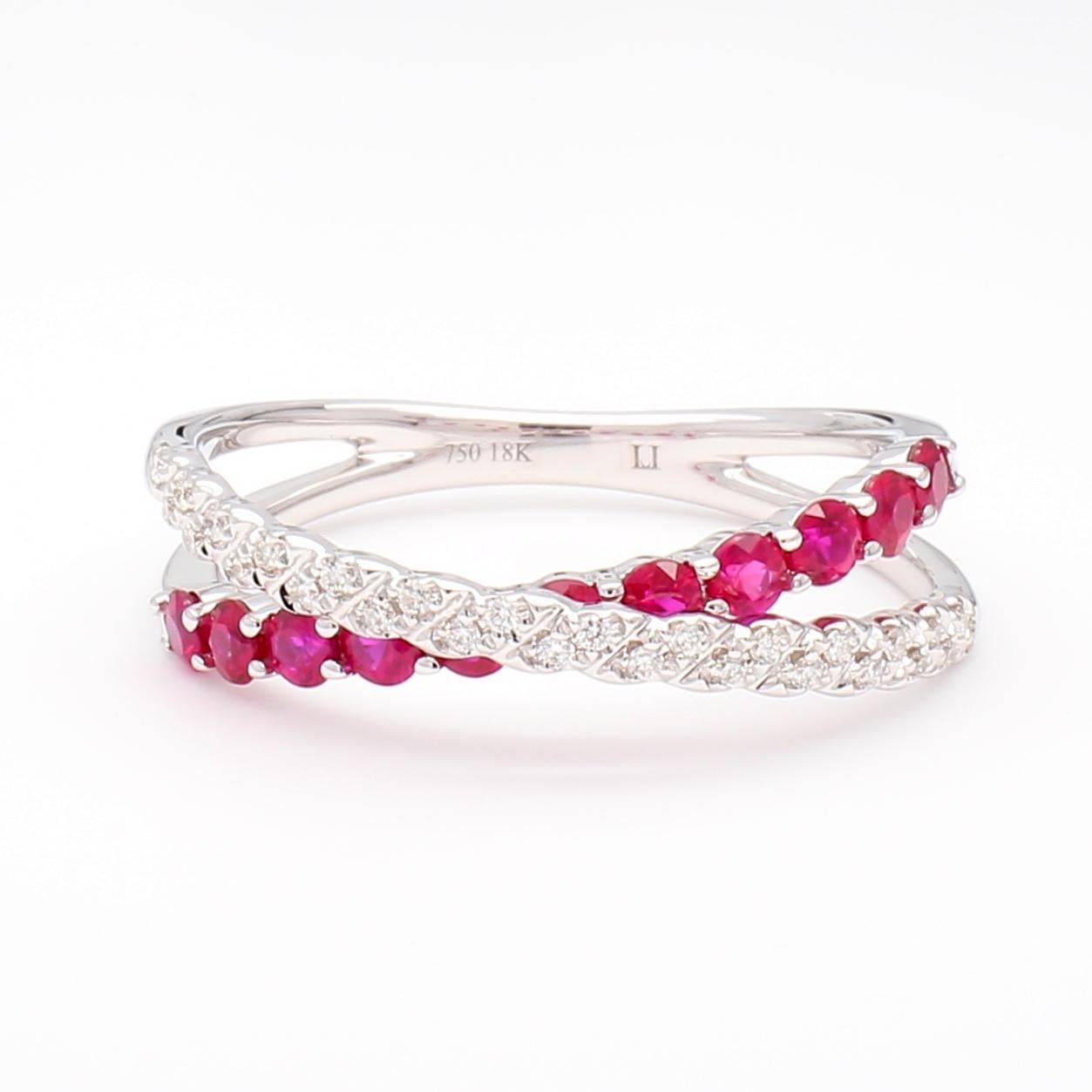 Natural Red Round Ruby and White Diamond .62 Carat TW Gold Wedding Band Corte redondo en venta