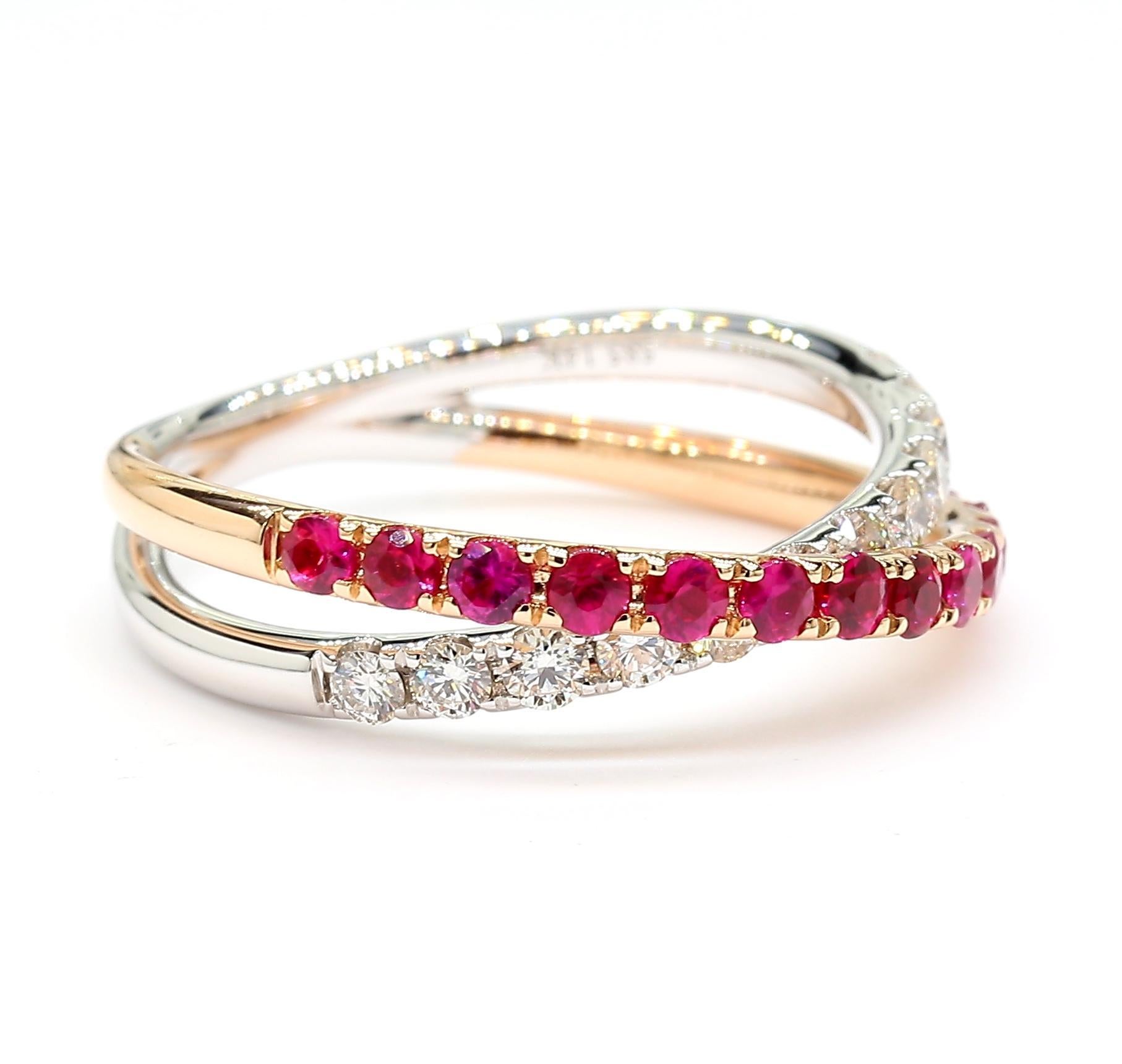 Taglio rotondo Fascia da cocktail in oro con rubino rosso rotondo naturale e diamante bianco da 0,85 carati TW in vendita