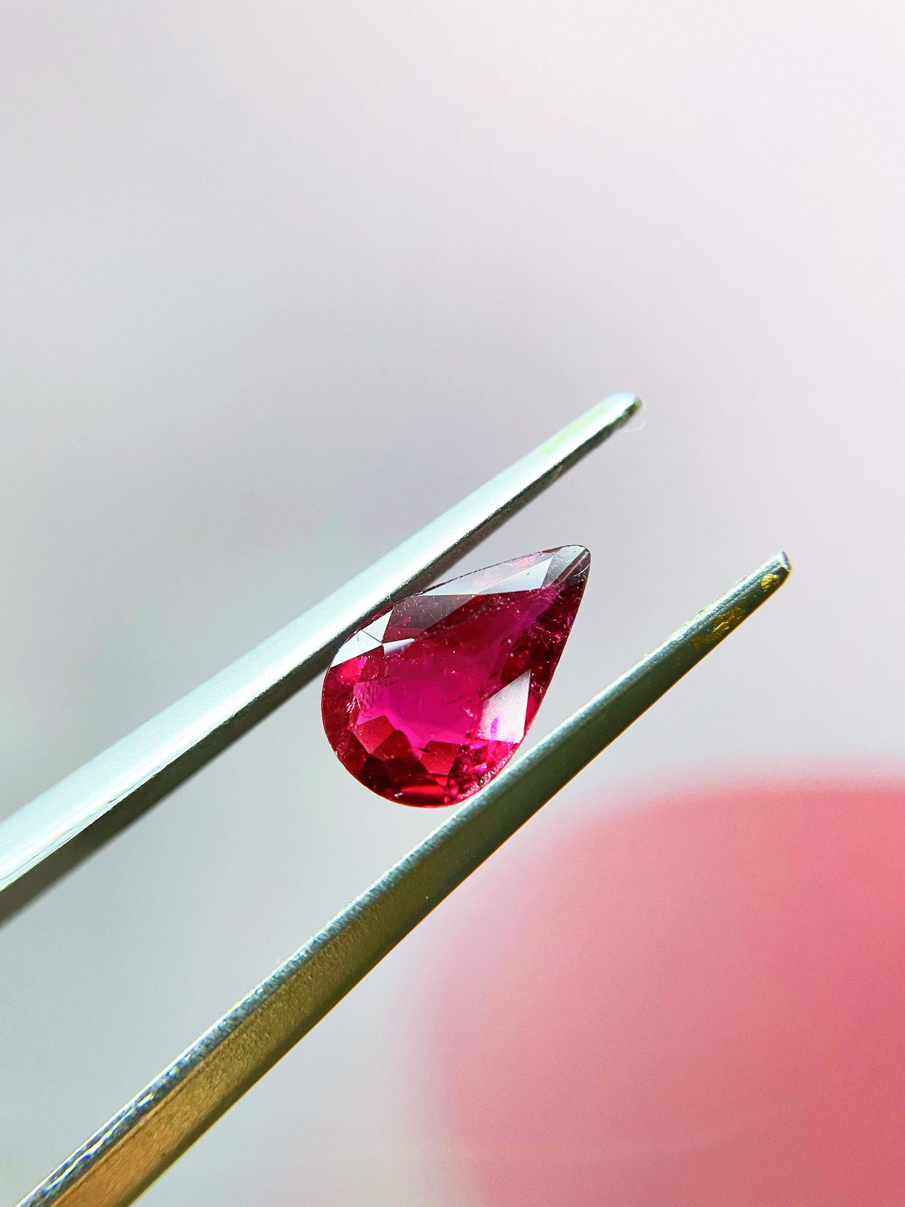 Natural Red Rubellite Tourmaline Teardrop Loose Stone, Jewelry Making 1.05 Ct en vente 5
