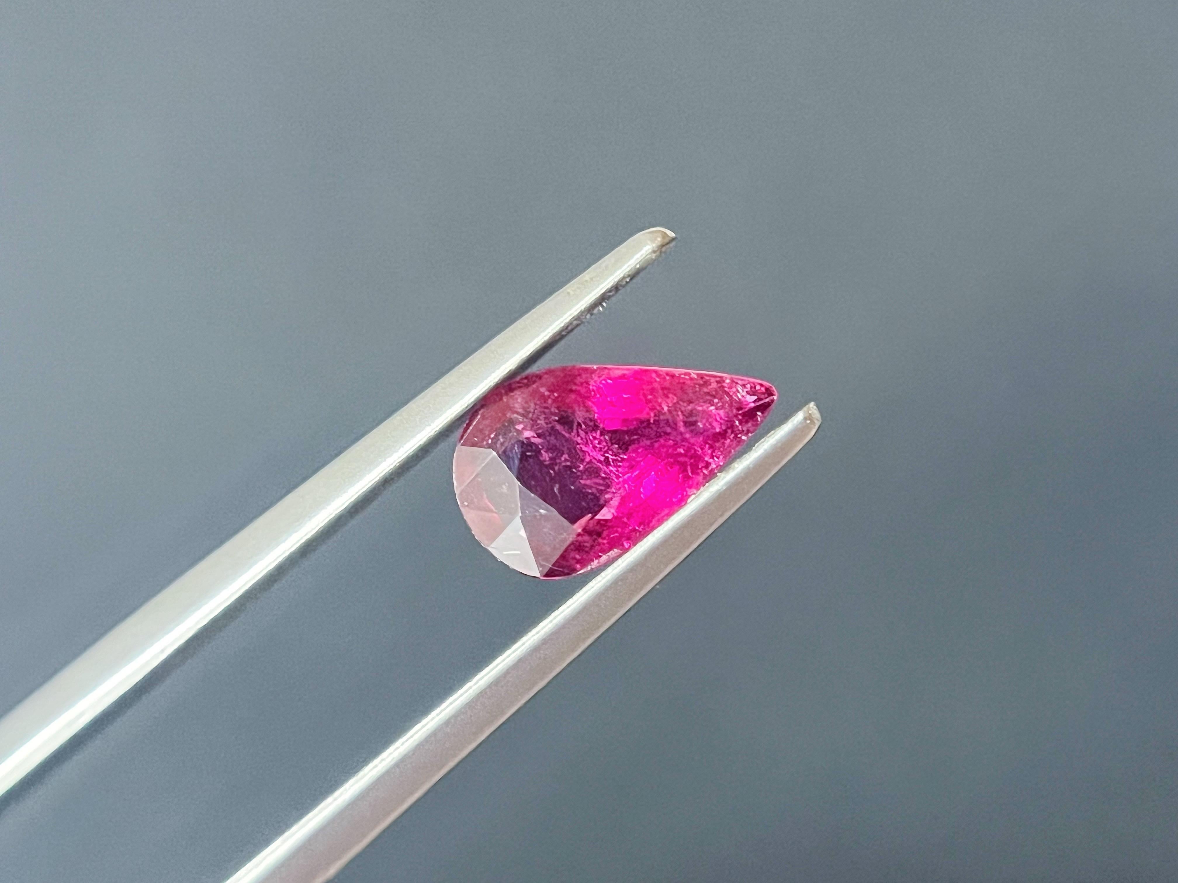 Natural Red Rubellite Tourmaline Teardrop Loose Stone, Jewelry Making 1.05 Ct en vente 9