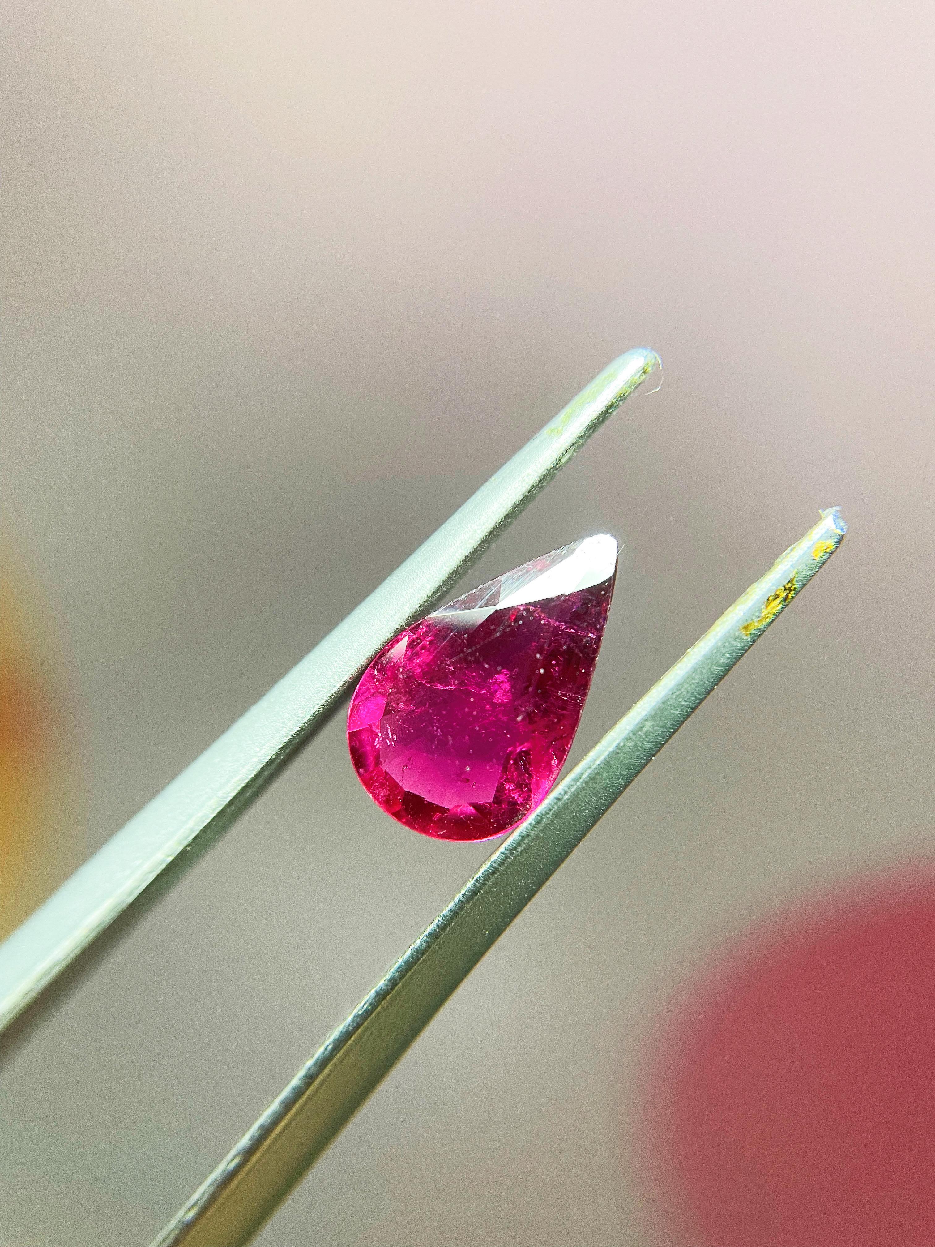 Artisan Natural Red Rubellite Tourmaline Teardrop Loose Stone, Jewelry Making 1.05 Ct en vente