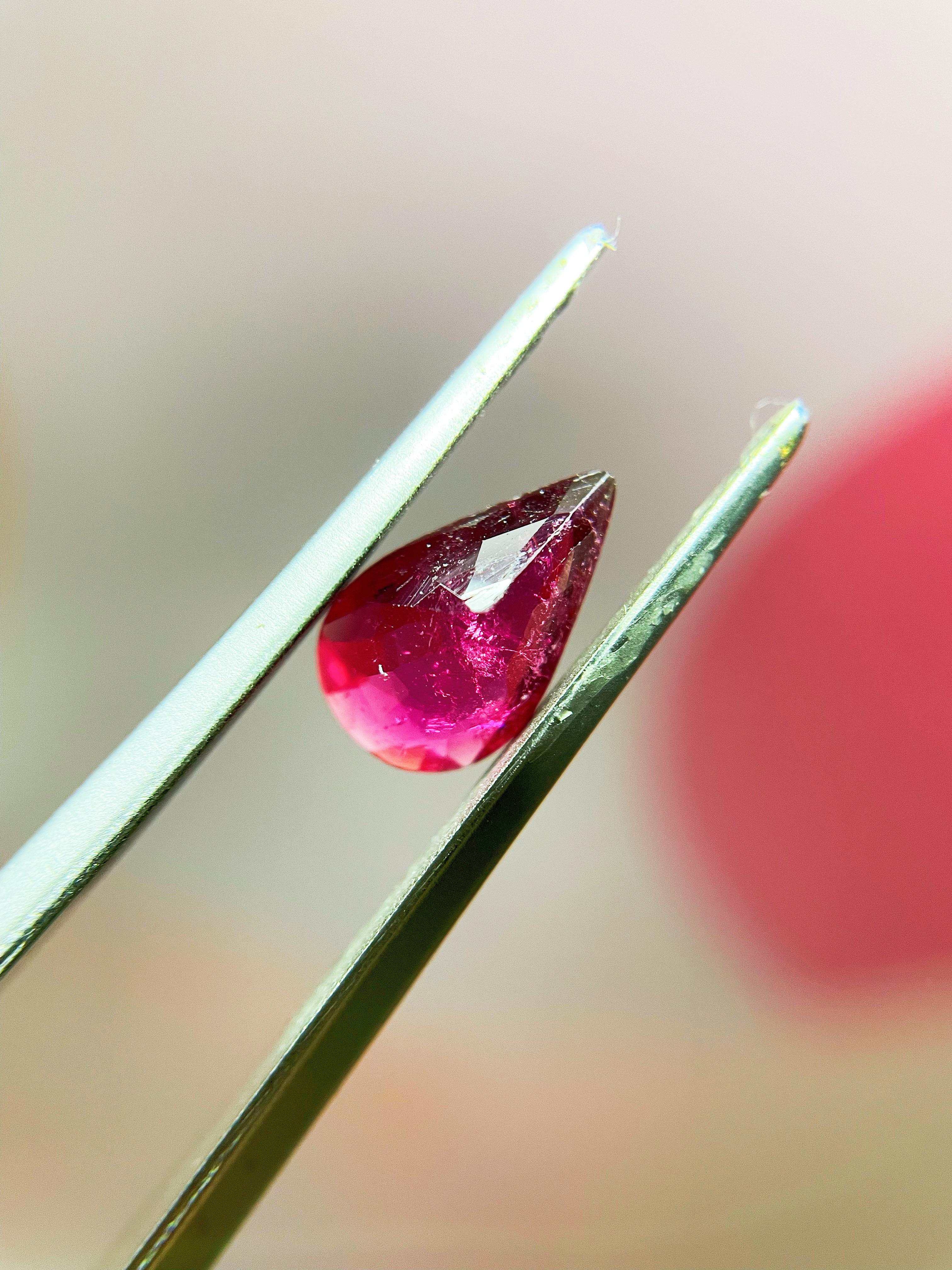 Natural Red Rubellite Tourmaline Teardrop Loose Stone, Jewelry Making 1.05 Ct Unisexe en vente