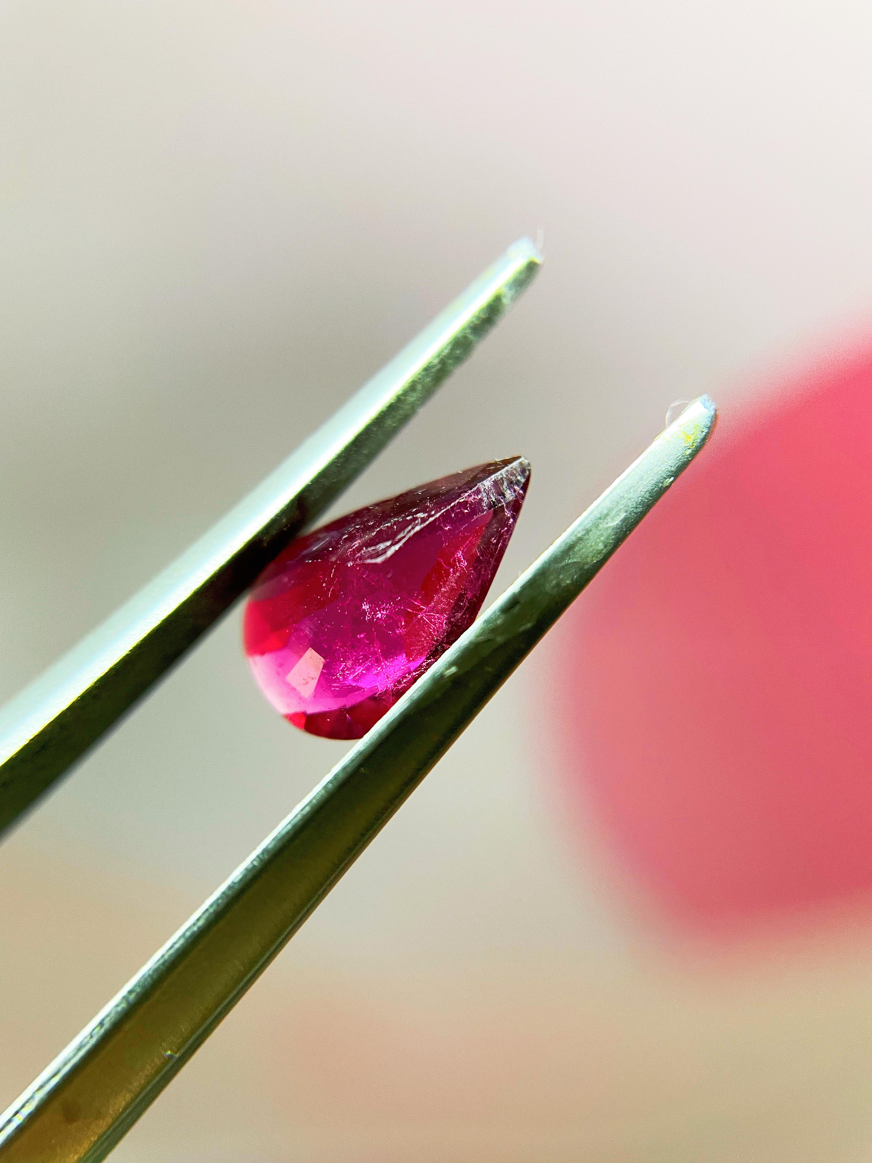 Natural Red Rubellite Tourmaline Teardrop Loose Stone, Jewelry Making 1.05 Ct en vente 1