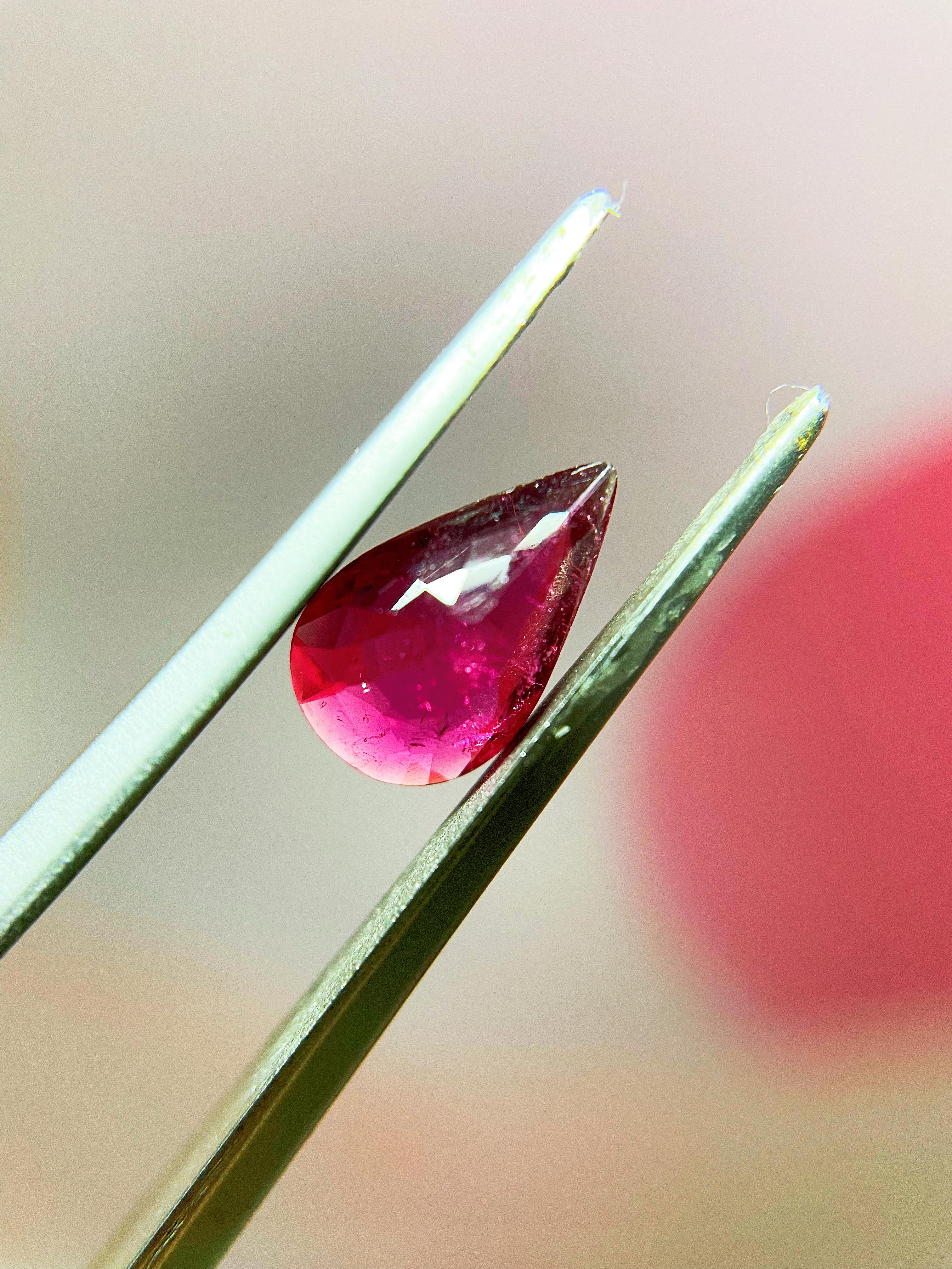 Natural Red Rubellite Tourmaline Teardrop Loose Stone, Jewelry Making 1.05 Ct en vente 2